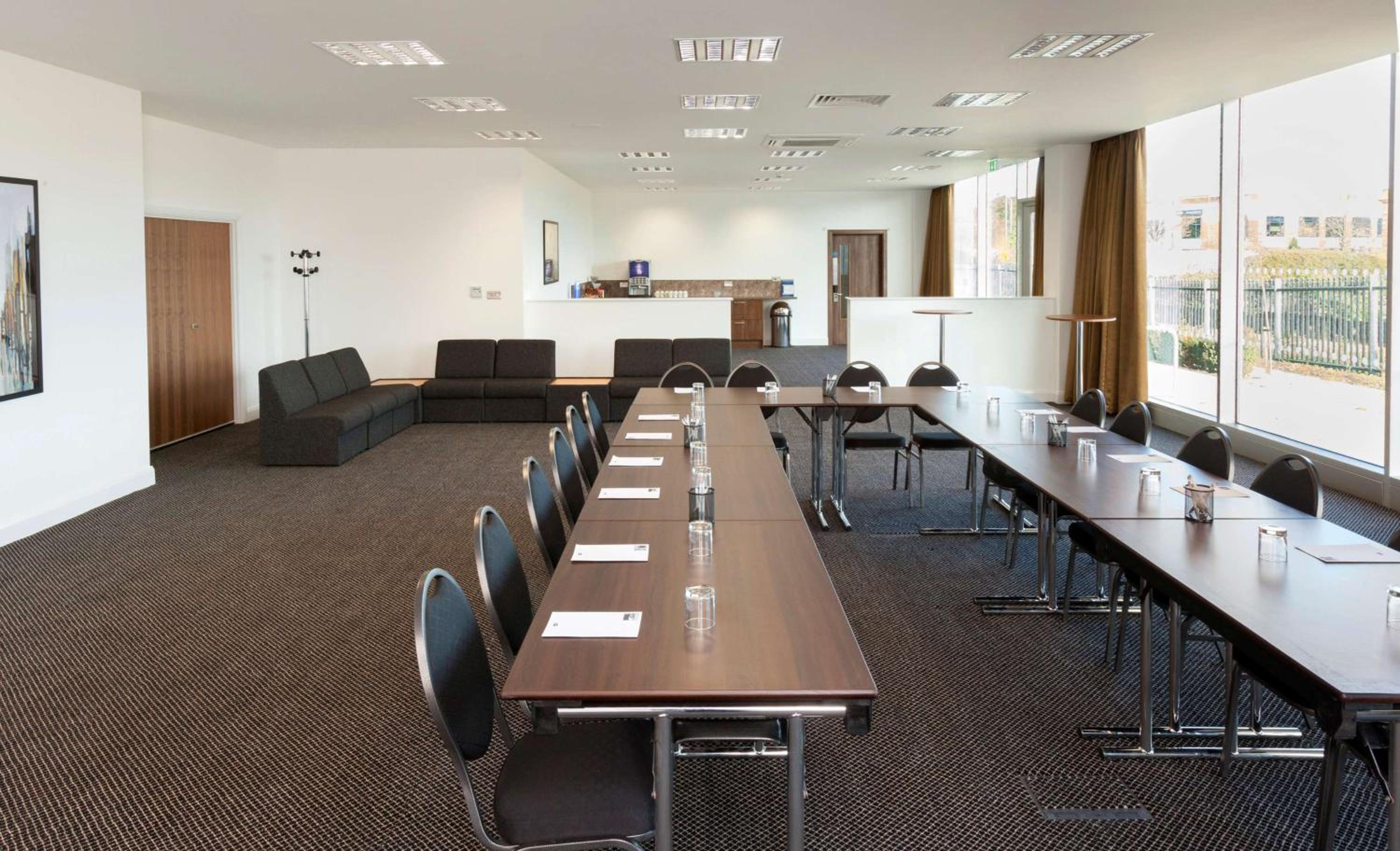 Luton Vacations - Hampton by Hilton Luton Airport - Property Image 7