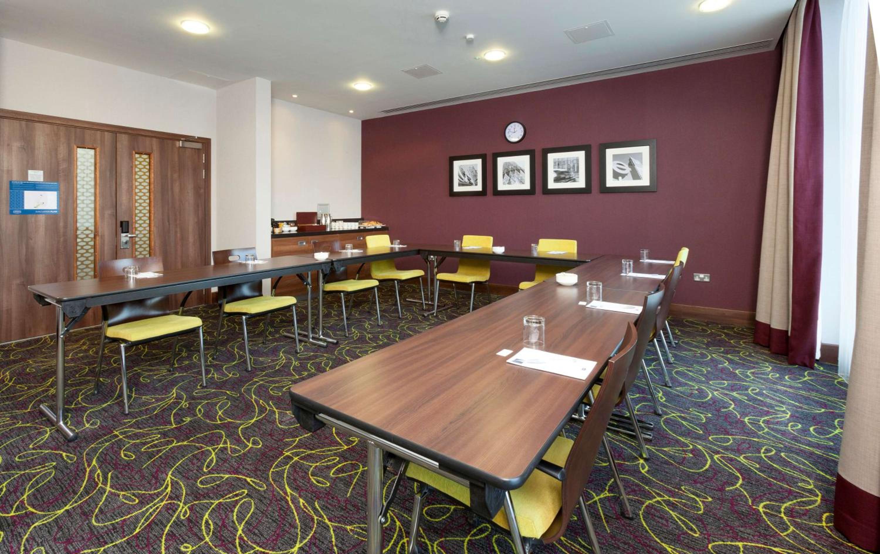 Luton Vacations - Hampton by Hilton Luton Airport - Property Image 3