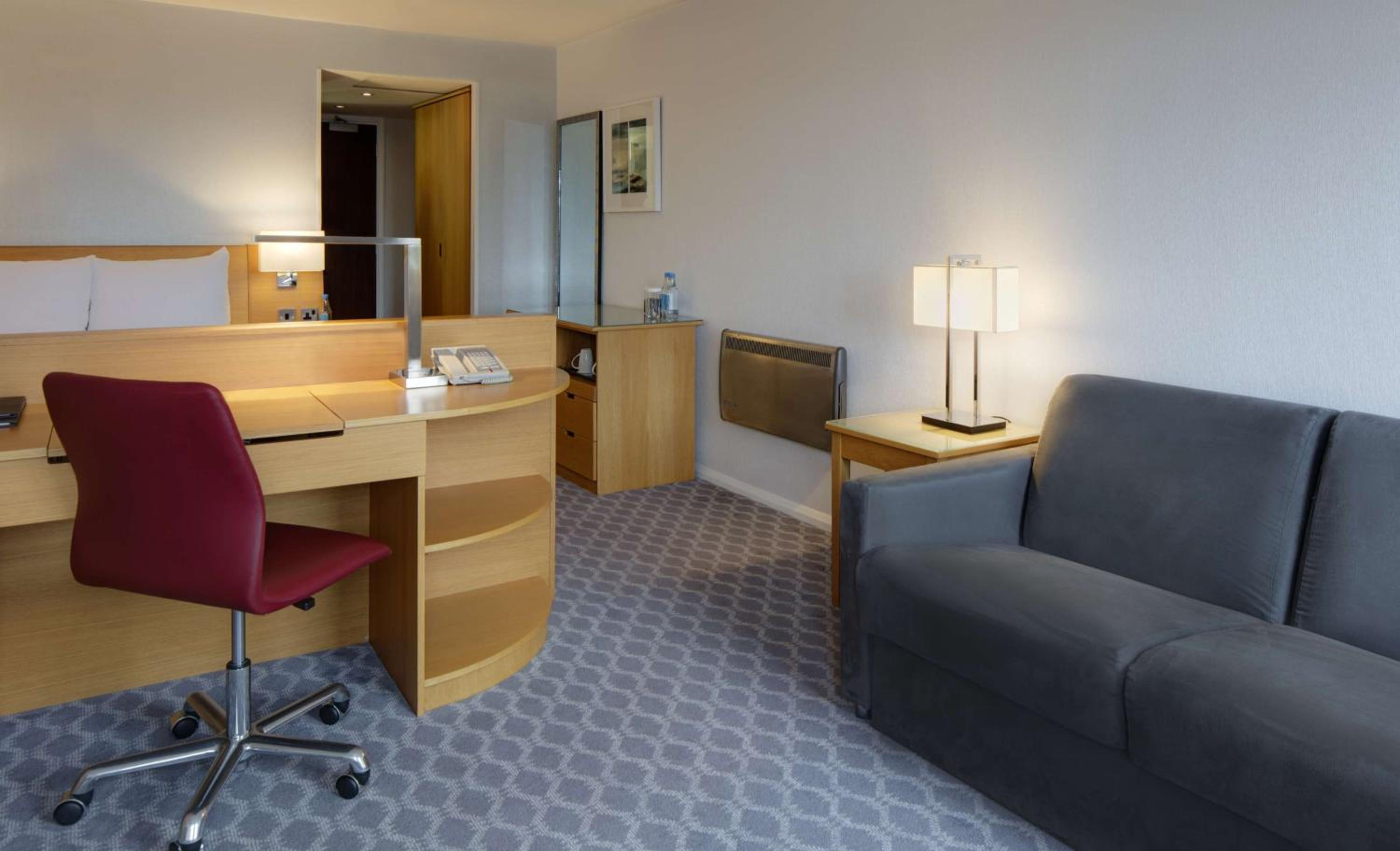 Watford Vacations - Hilton London Watford - Property Image 1