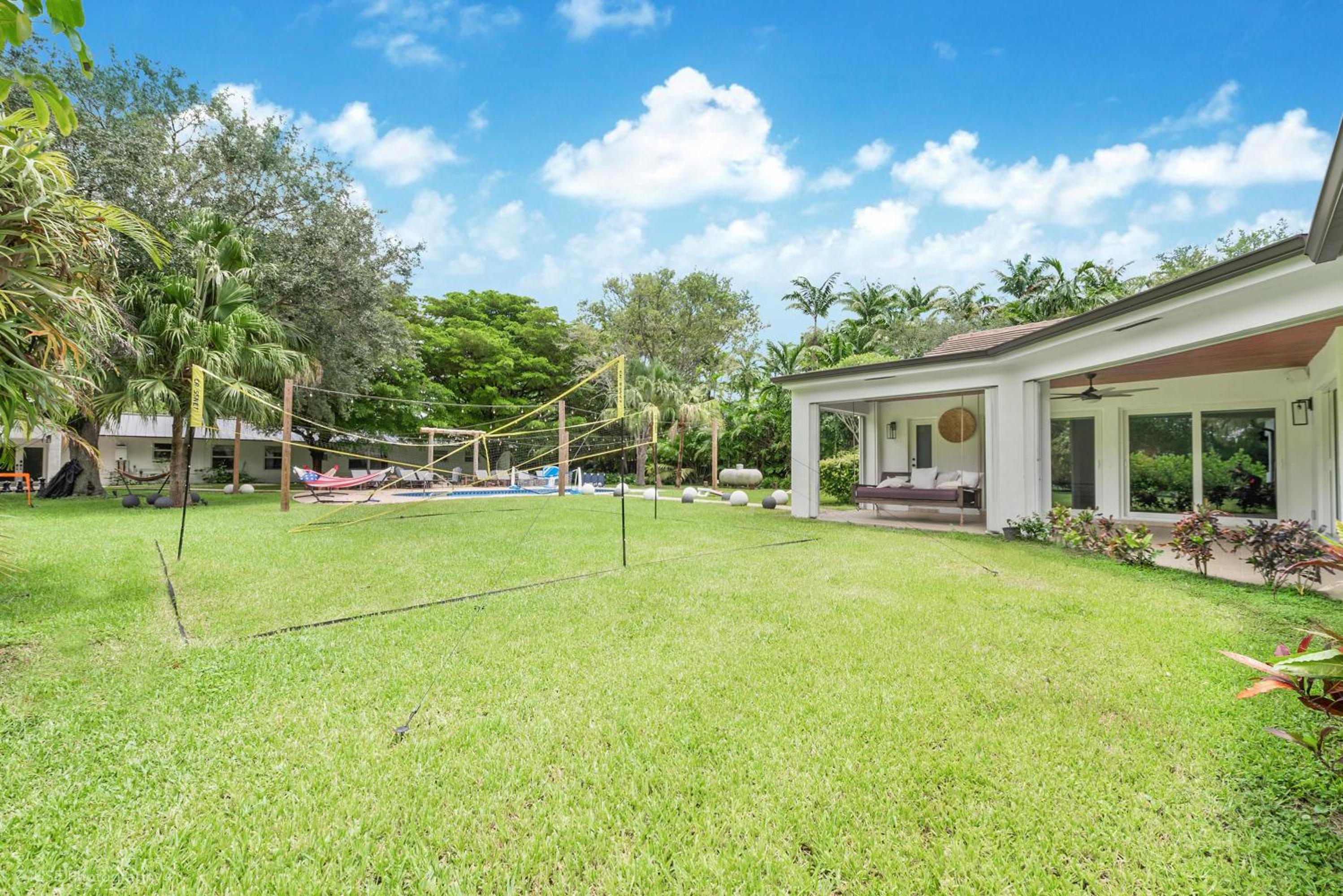 Luxe Retreat with Private Beach & Pool Paradise L53