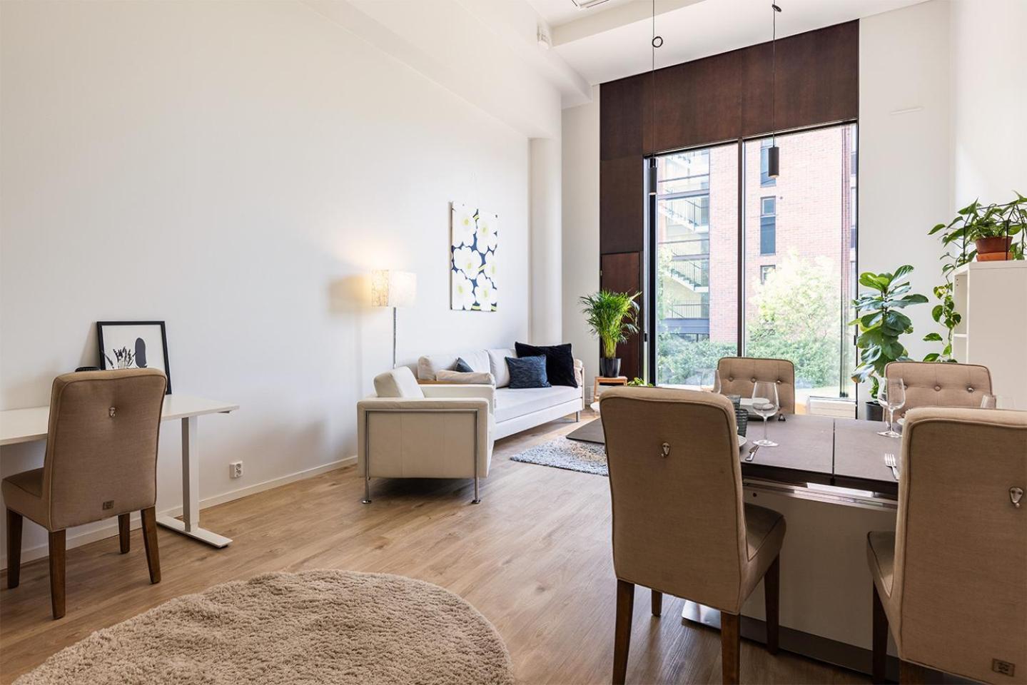 Seaside Deluxe Loft - Beach, Free Parking & 10 min to Metro