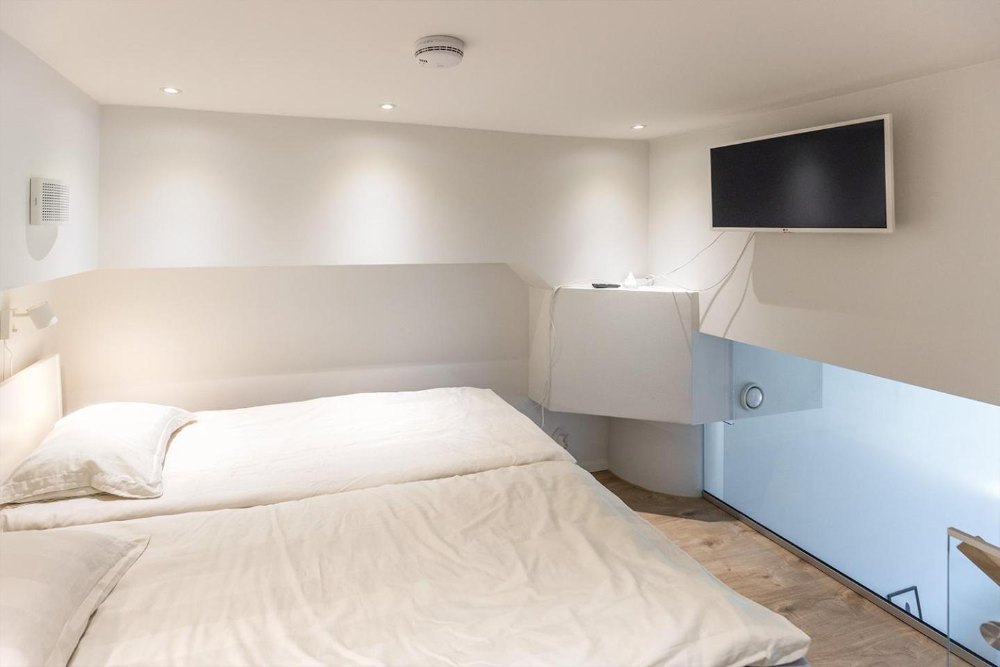 Seaside Deluxe Loft - Beach, Free Parking & 10 min to Metro, photo 9