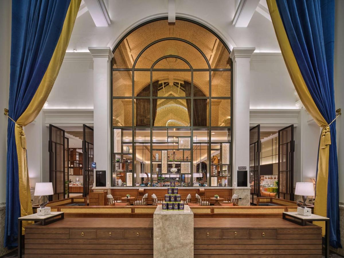 Lobby & Reception