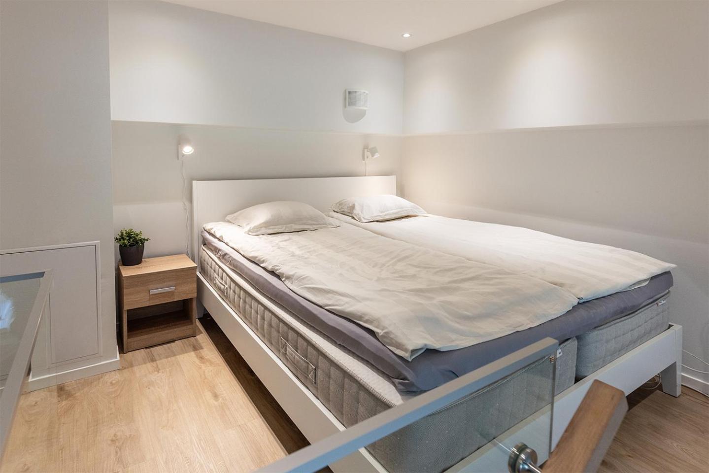 Seaside Deluxe Loft - Beach, Free Parking & 10 min to Metro