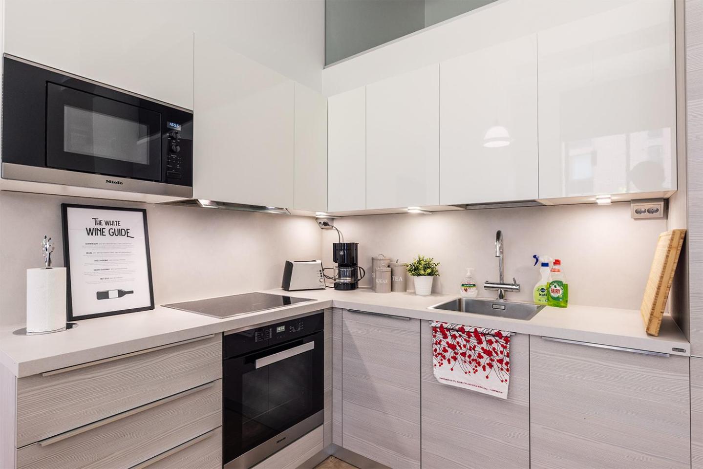 Seaside Deluxe Loft - Beach, Free Parking & 10 min to Metro, photo 28