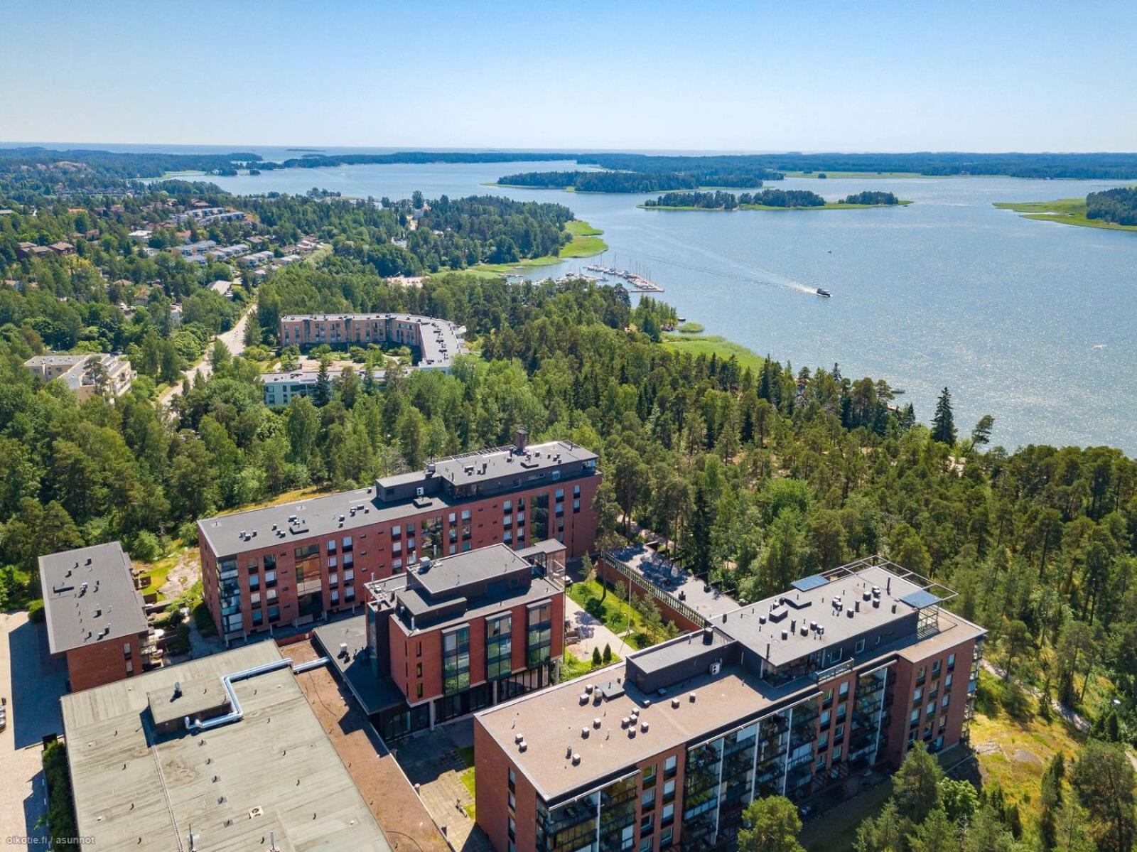 Seaside Deluxe Loft - Beach, Free Parking & 10 min to Metro