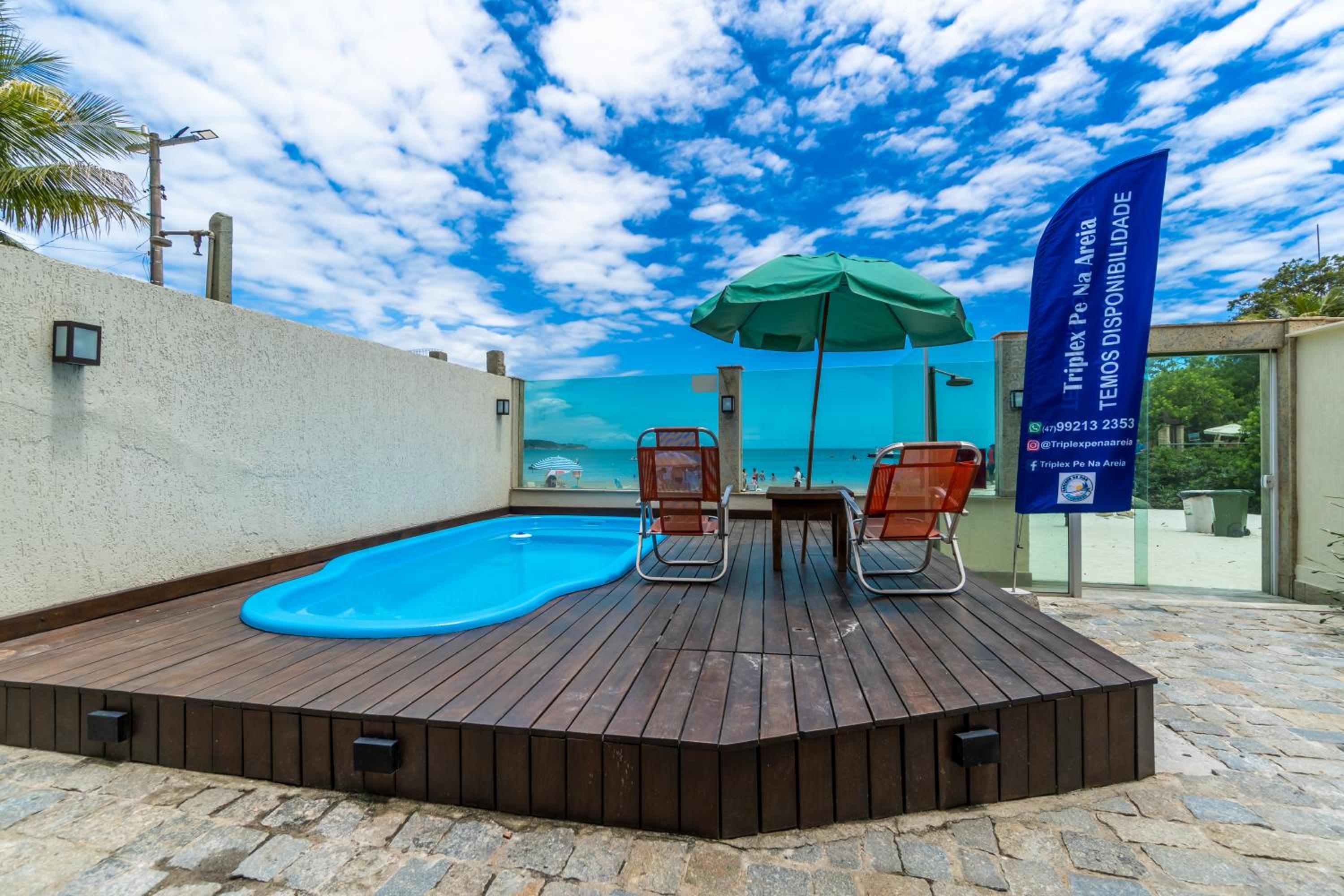 Triplex pé na areia