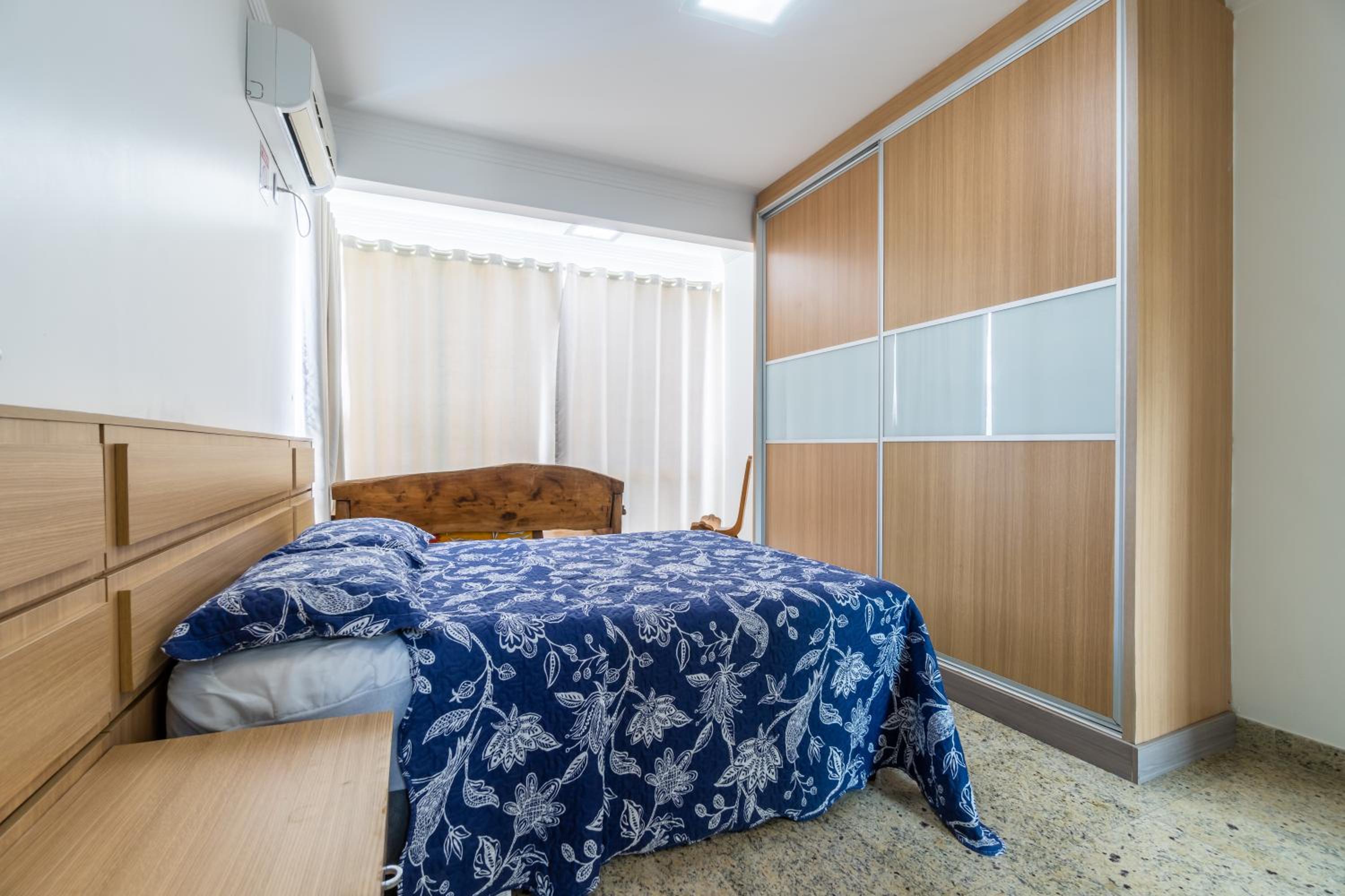 Triplex pé na areia