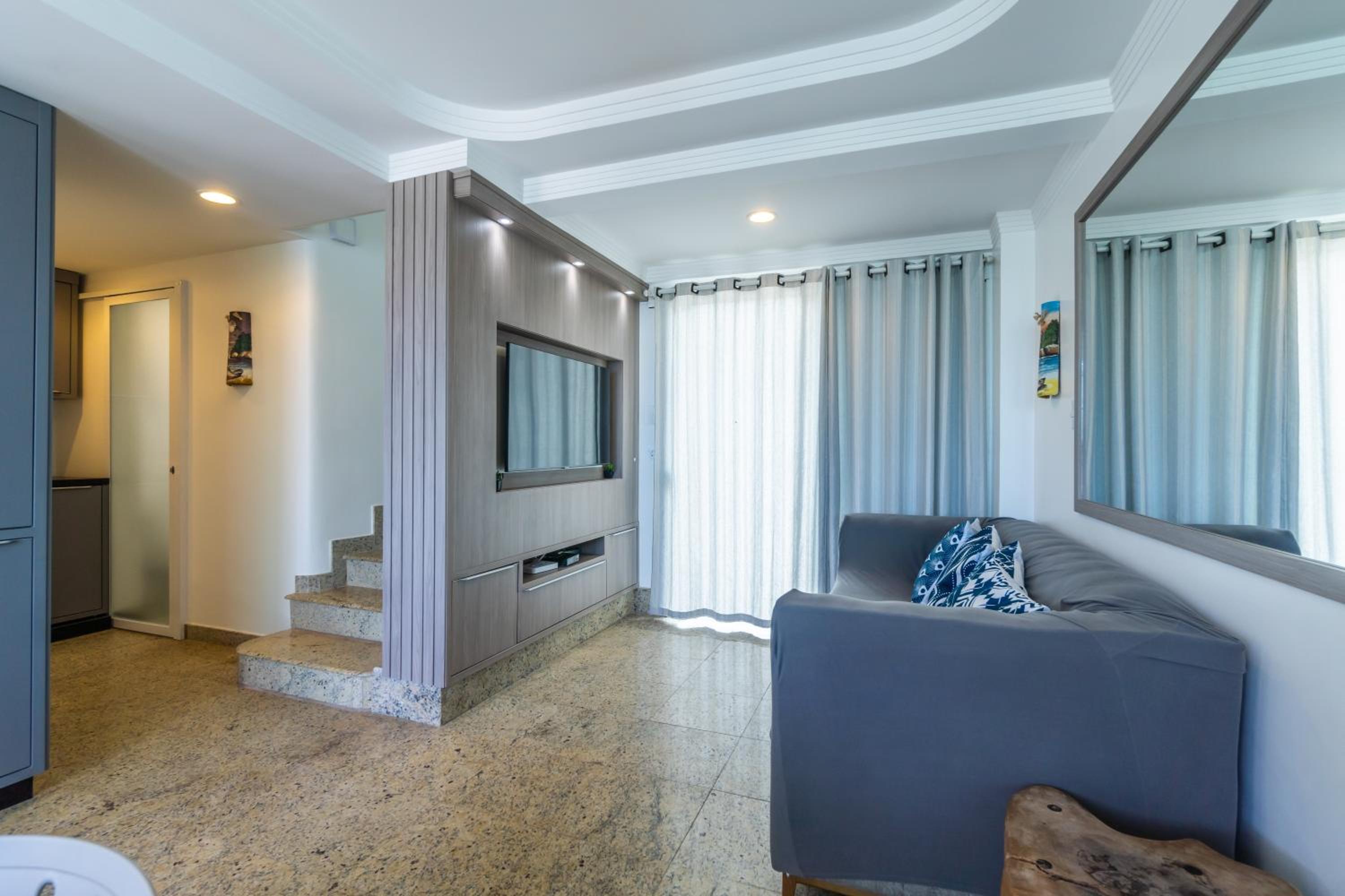 Triplex pé na areia