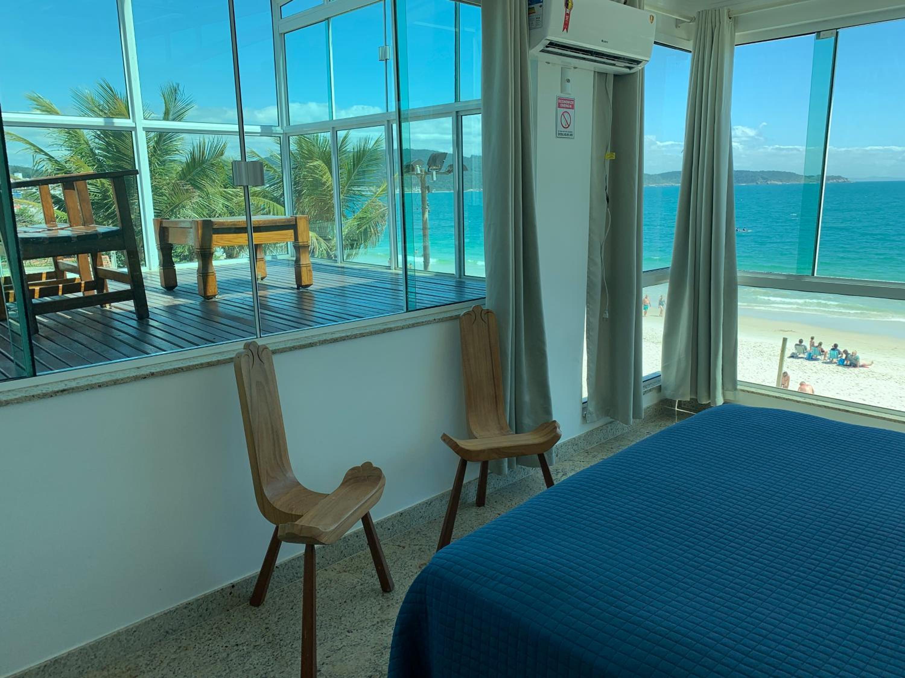 Triplex pé na areia