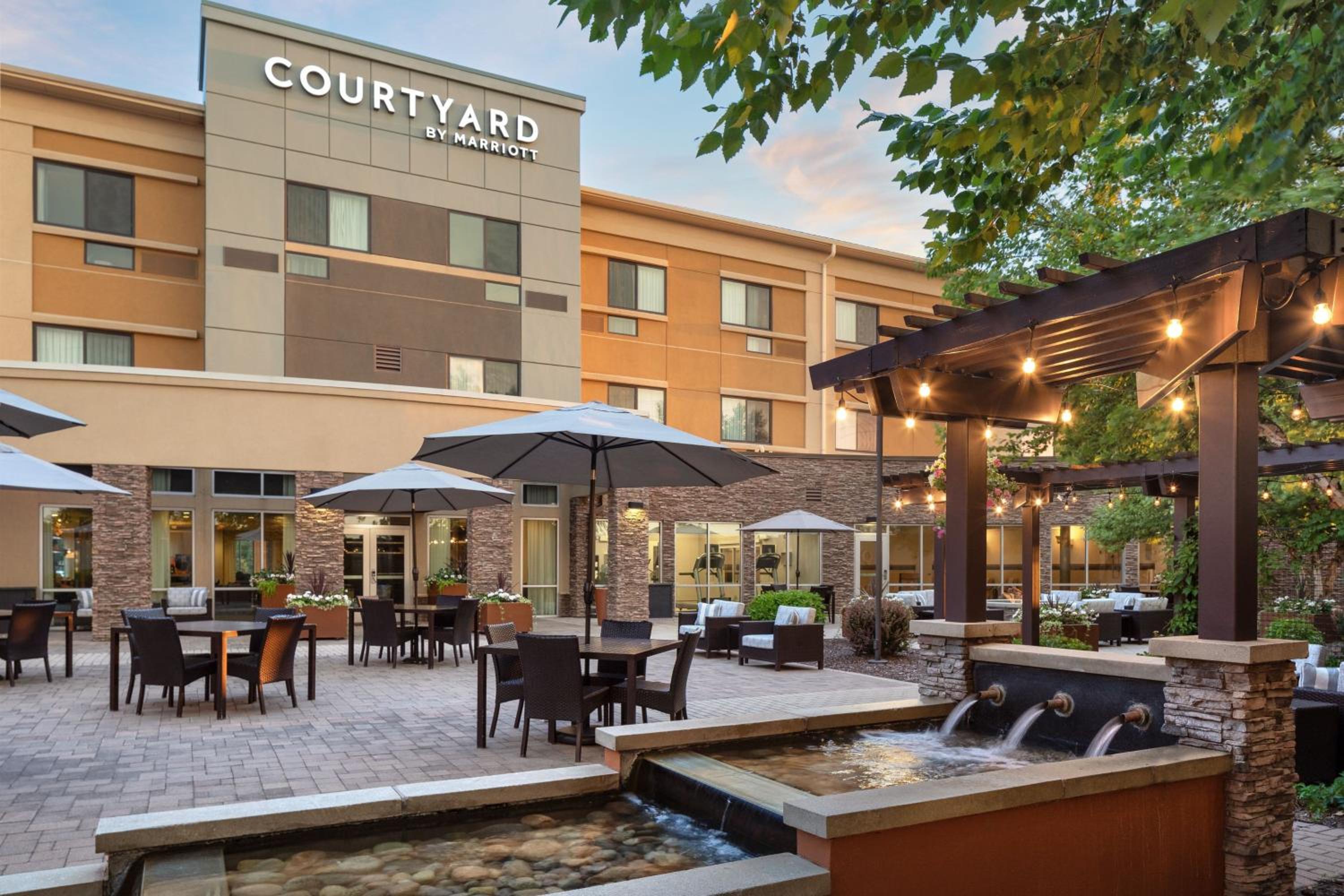 Courtyard Mankato Hotel & Event Center