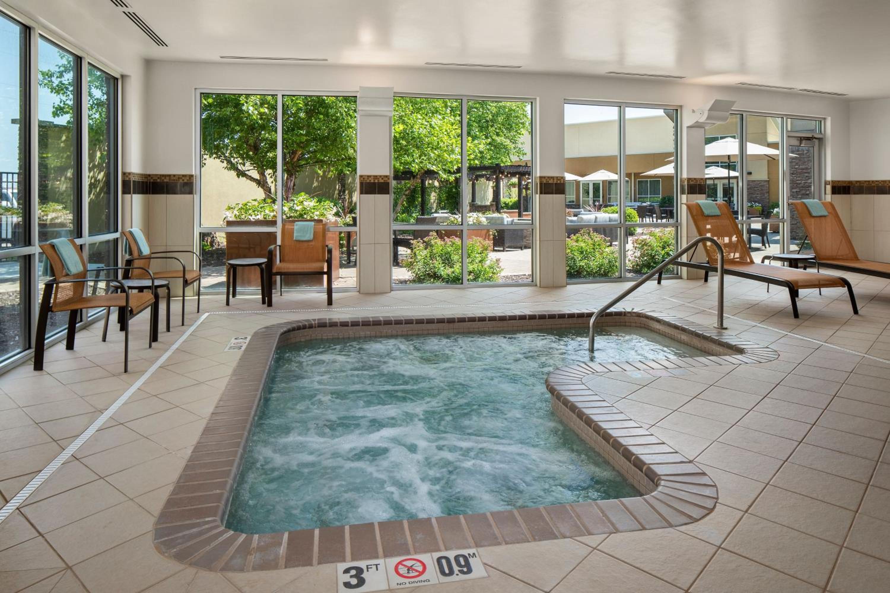 Courtyard Mankato Hotel & Event Center