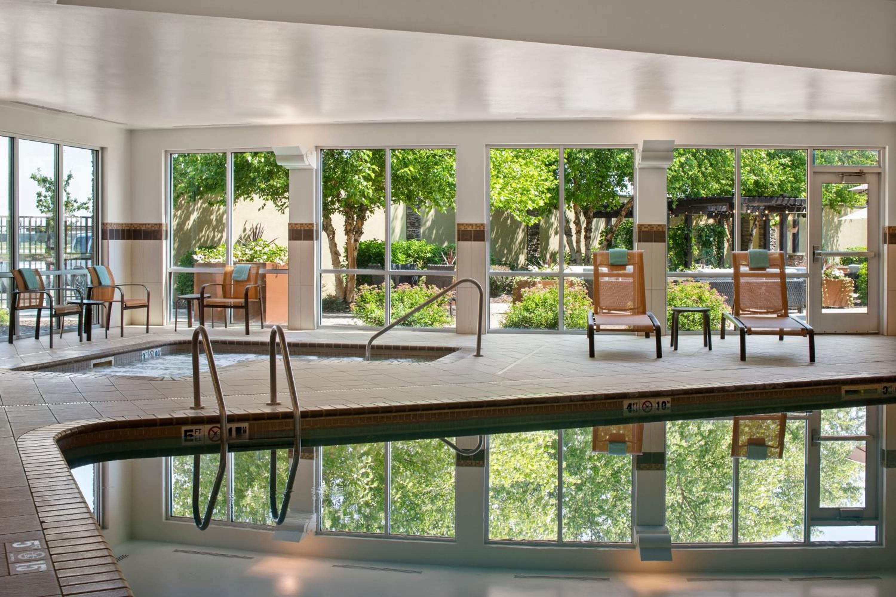 Courtyard Mankato Hotel & Event Center