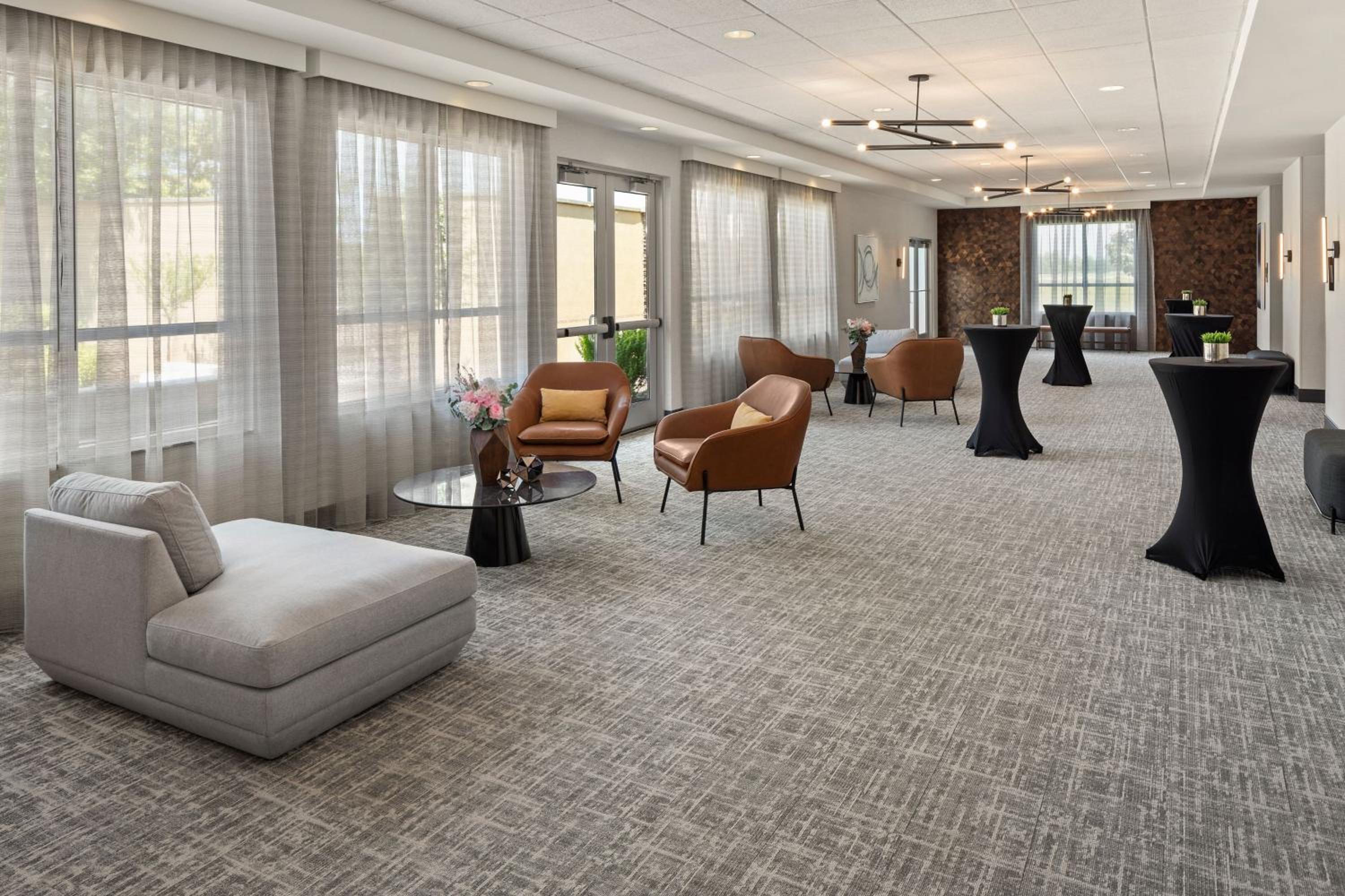 Courtyard Mankato Hotel & Event Center