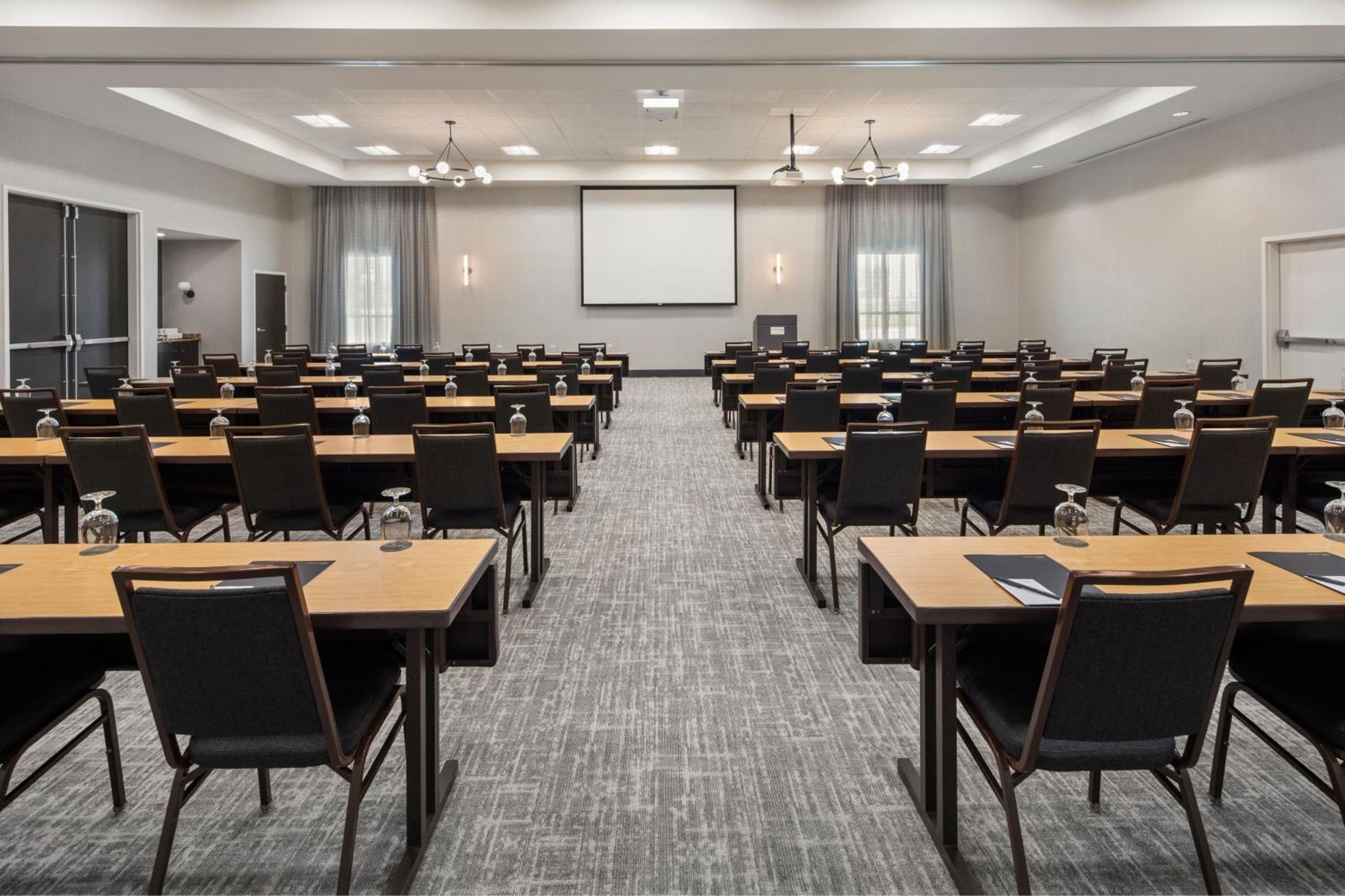 Courtyard Mankato Hotel & Event Center