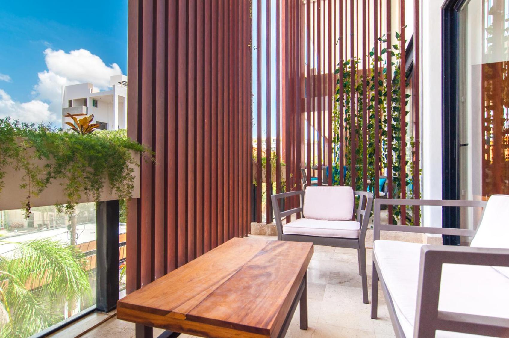 Kuxtal 3 Bedroom Downtown Apartment by Casago