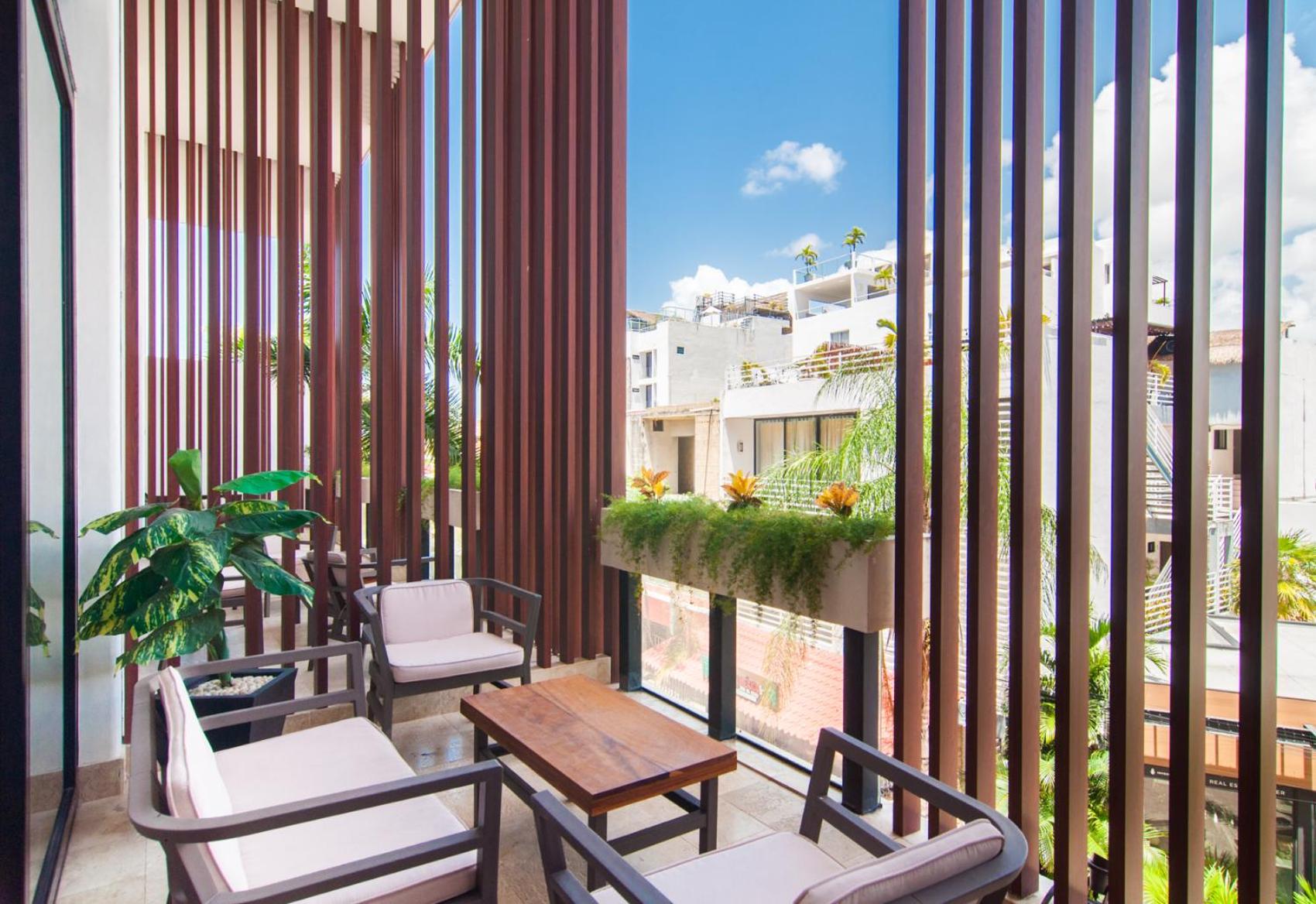 Kuxtal 3 Bedroom Downtown Apartment by Casago