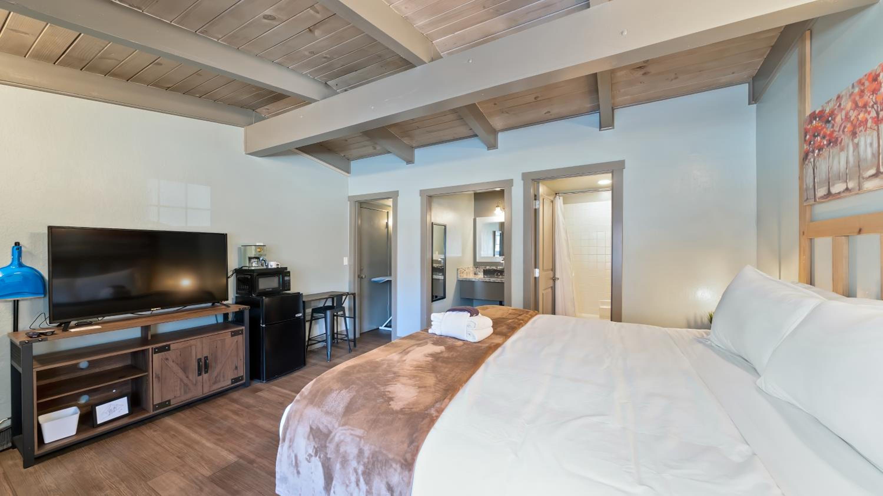 Lake Tahoe Vacations - Blue Jay Lodge - Property Image 4