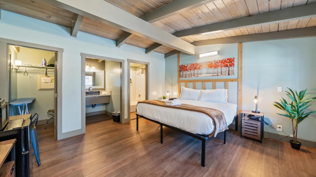 Lake Tahoe Vacations - Blue Jay Lodge - Property Image 6