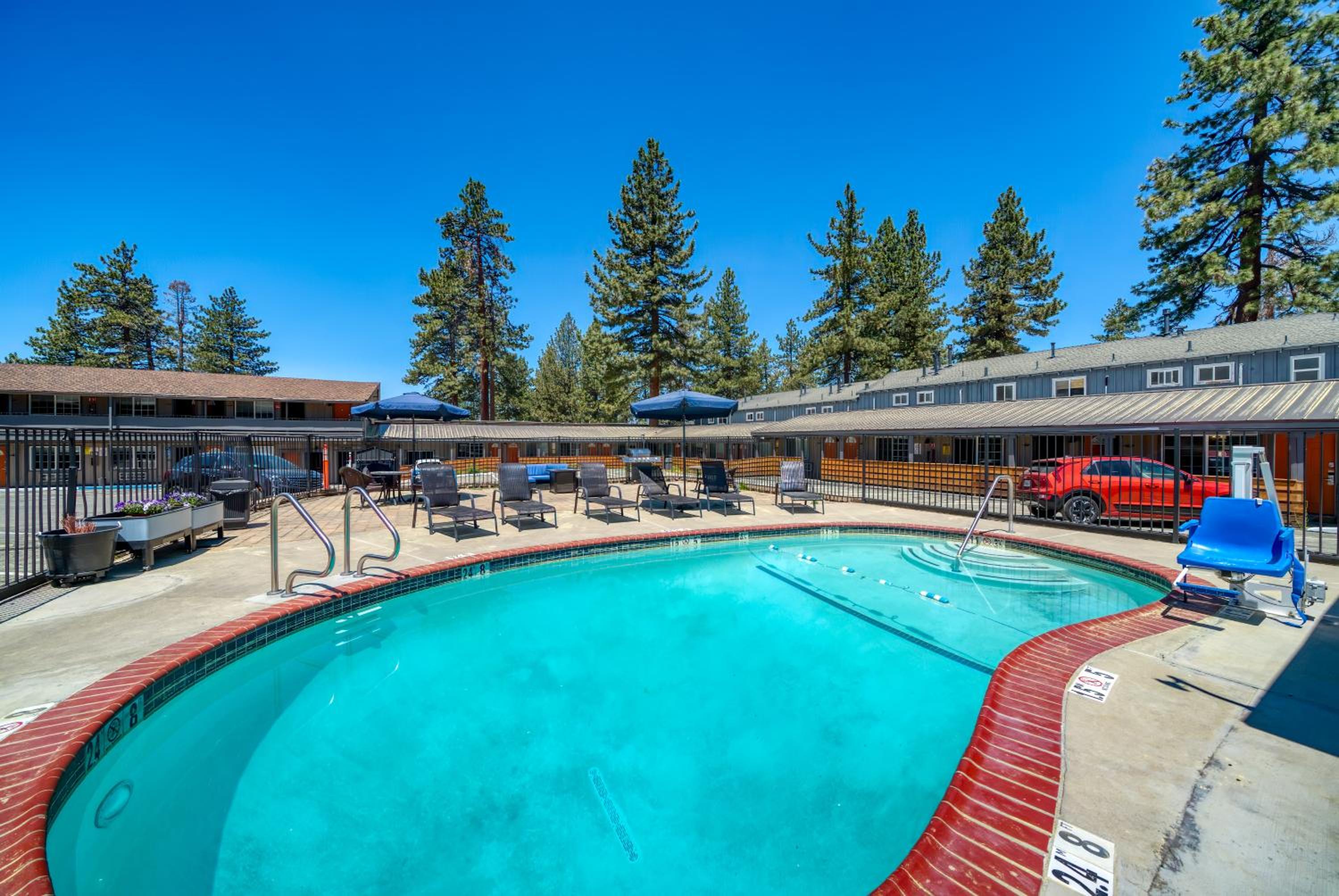 Lake Tahoe Vacations - Blue Jay Lodge - Property Image 11