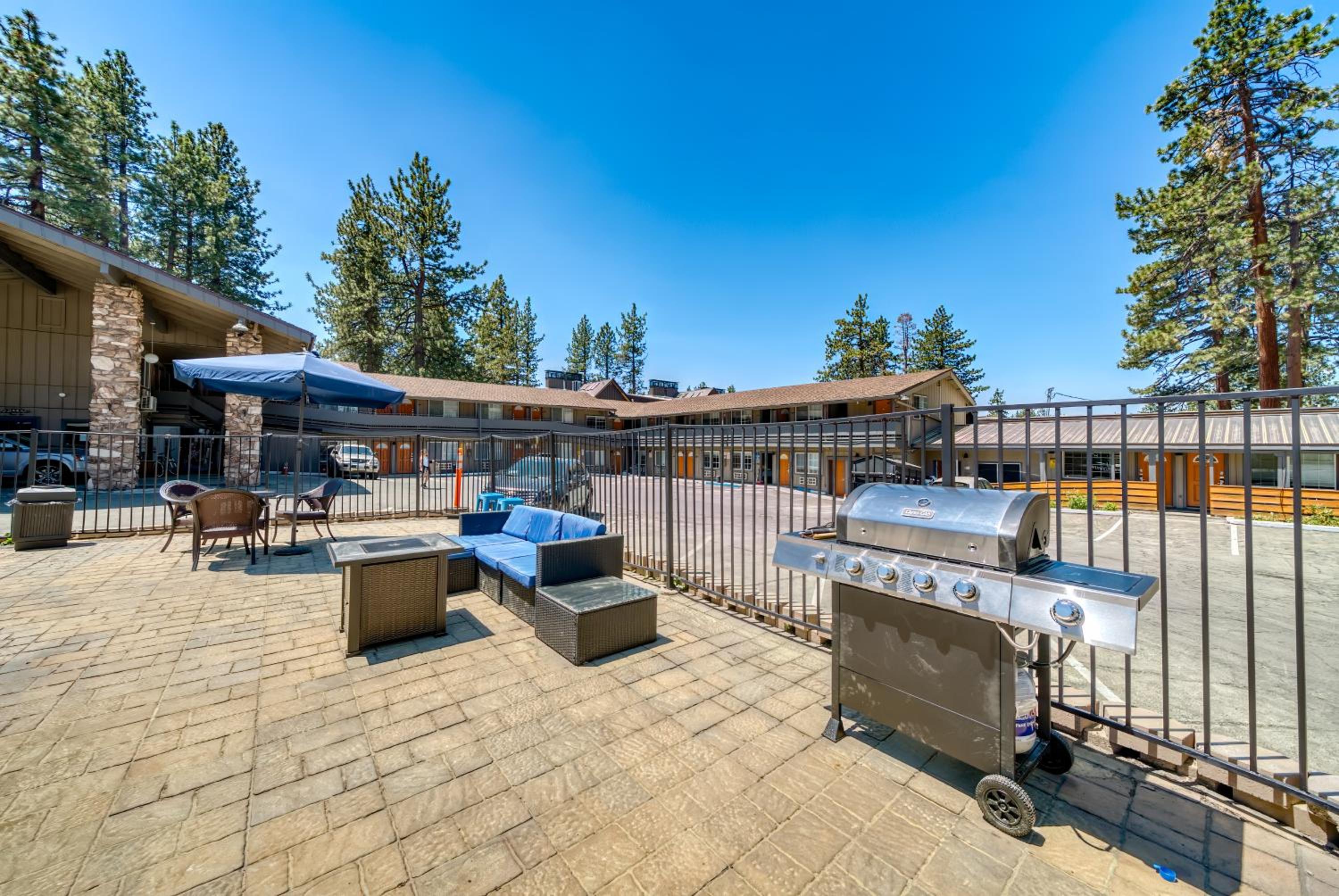 Lake Tahoe Vacations - Blue Jay Lodge - Property Image 12