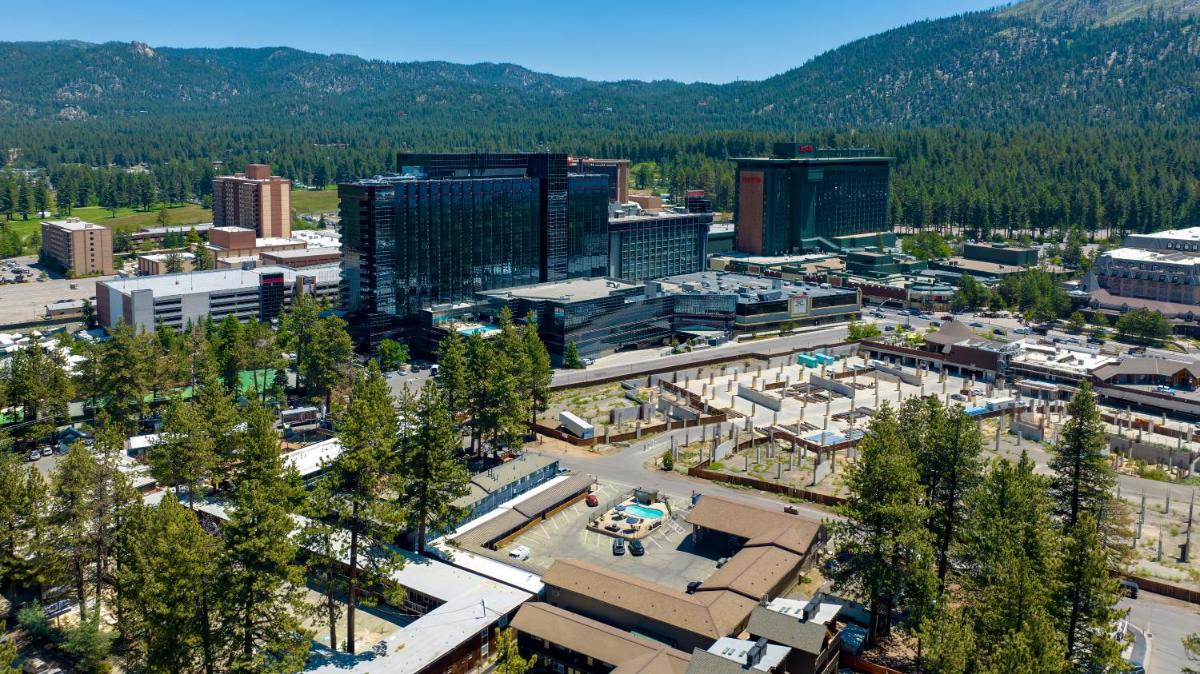 Lake Tahoe Vacations - Blue Jay Lodge - Property Image 15