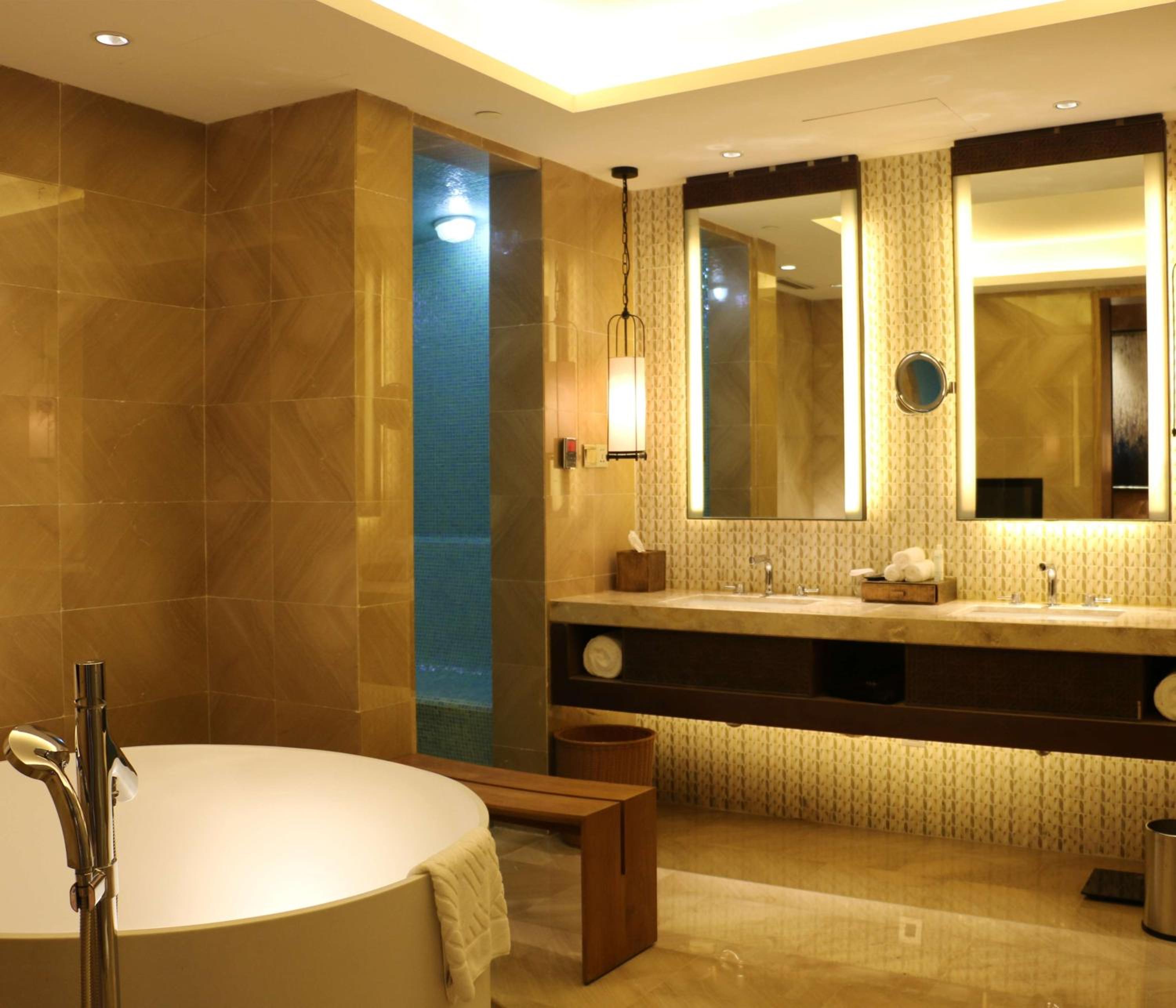 DoubleTree by Hilton Haikou Chengmai