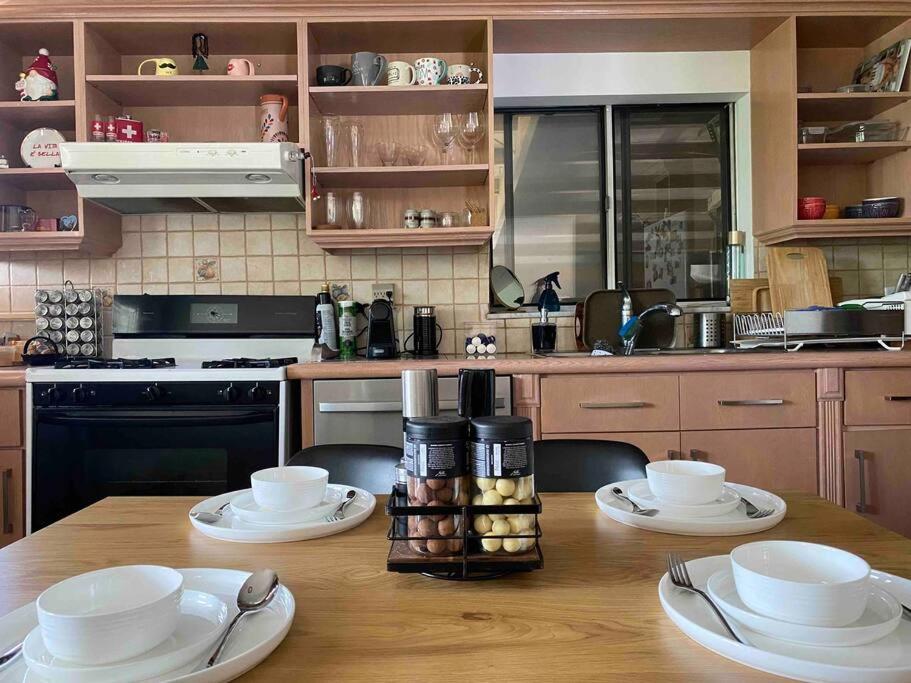 Cozy & Stylish 2 BD in Midtown Toronto