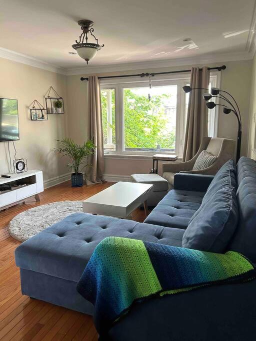 Cozy & Stylish 2 BD in Midtown Toronto