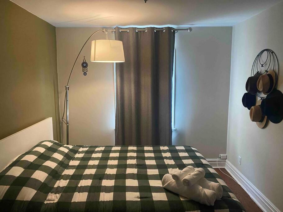 Cozy & Stylish 2 BD in Midtown Toronto
