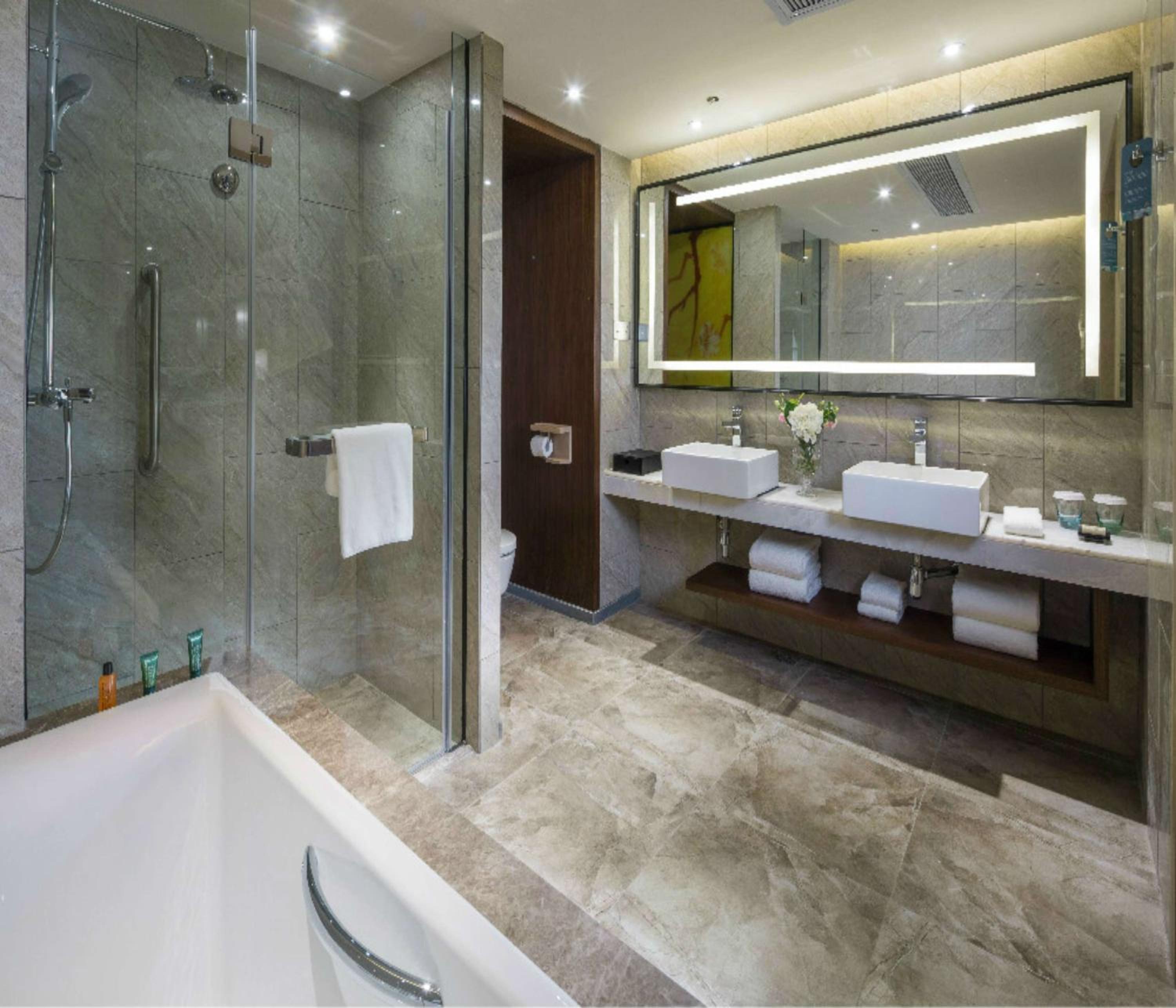 Zhongshan Vacations - Hilton Garden Inn Zhongshan Guzhen - Property Image 3