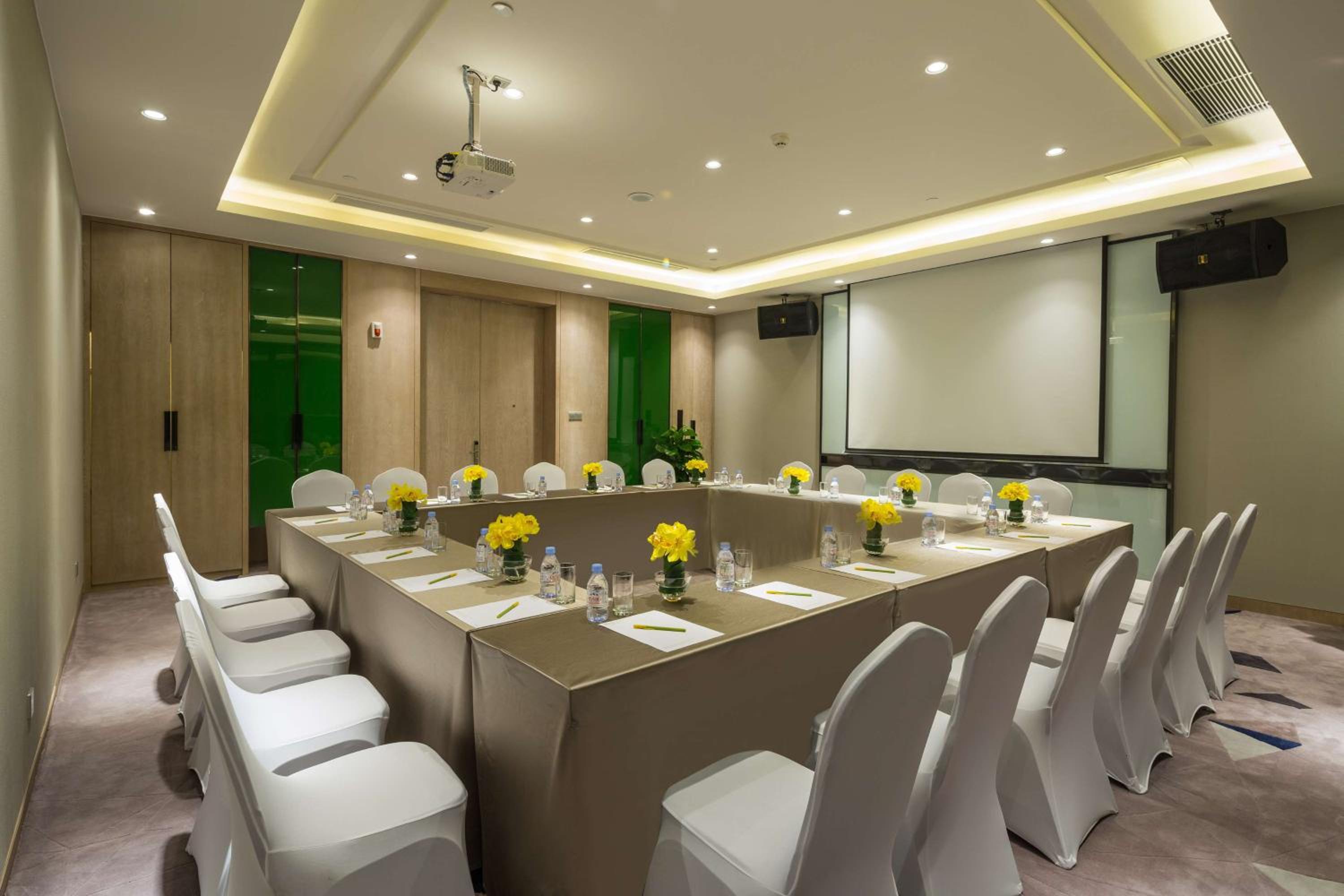 Zhongshan Vacations - Hilton Garden Inn Zhongshan Guzhen - Property Image 5