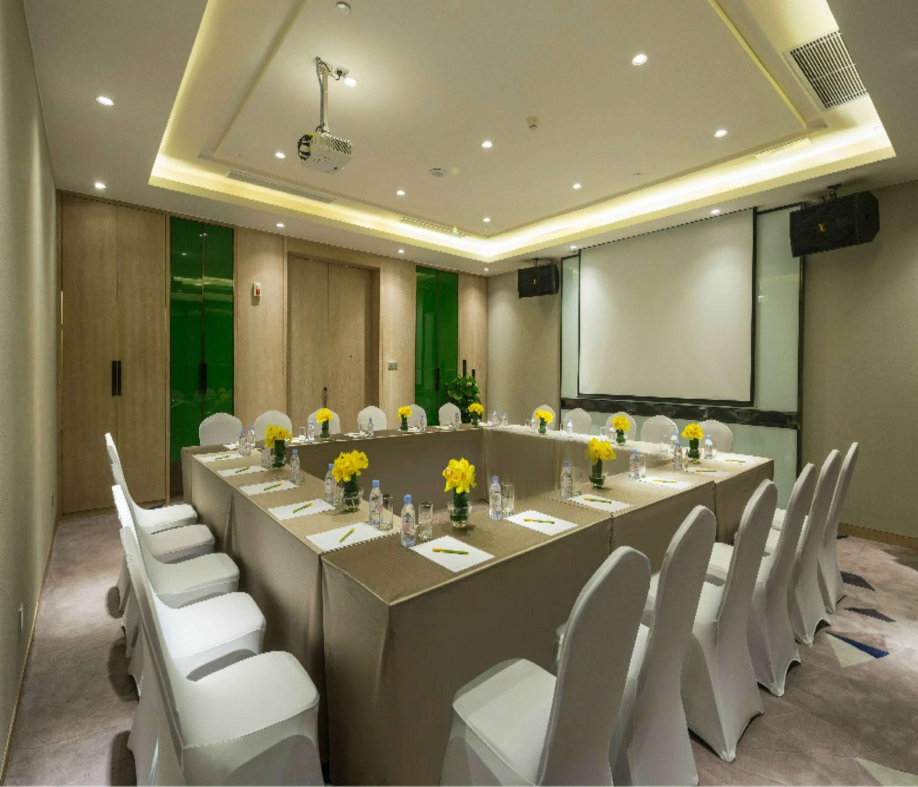 Zhongshan Vacations - Hilton Garden Inn Zhongshan Guzhen - Property Image 6