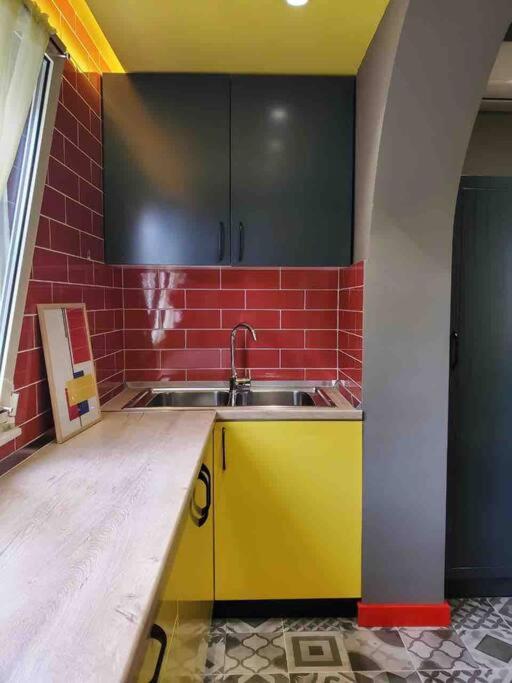 EMOJI house