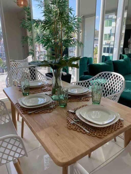 5A - Boutique Apartment ! High end furnished! 4BR