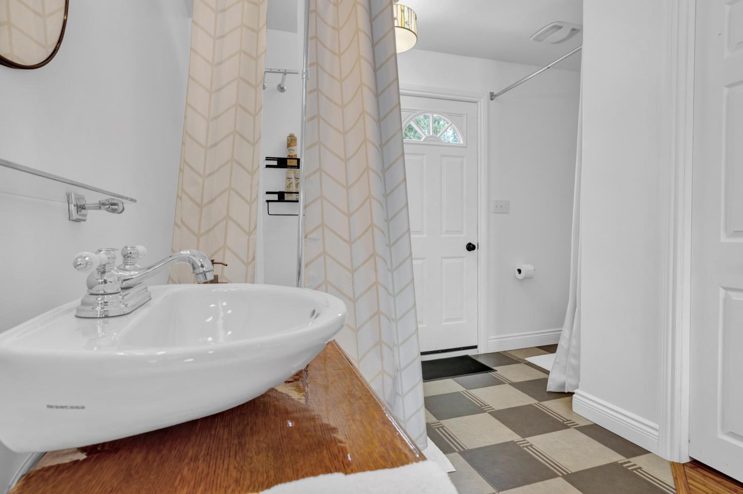 Cozy Kingsville Country Home Guest House