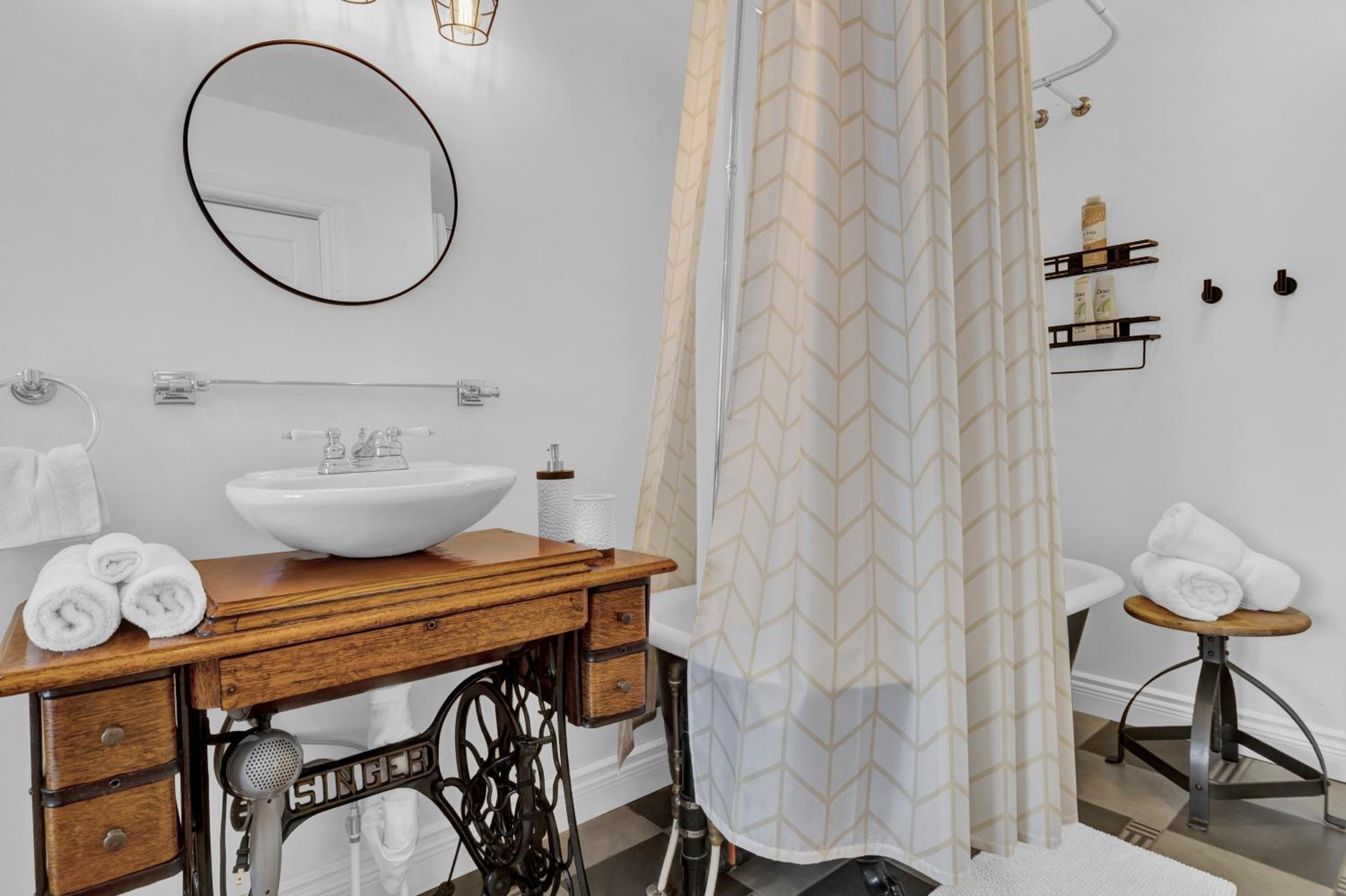 Cozy Kingsville Country Home Guest House