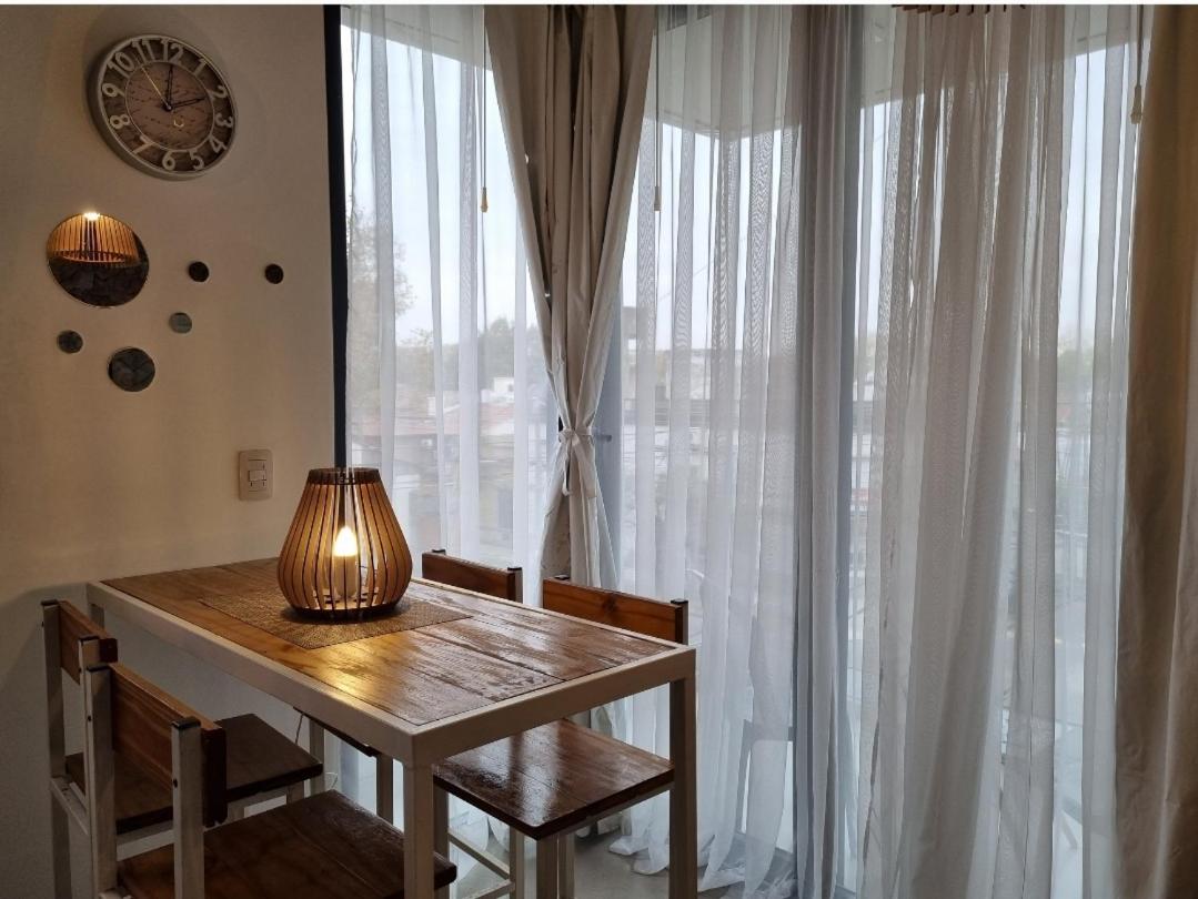Luminoso,tranquilo y practico estudio en zona sur con balcón y cochera