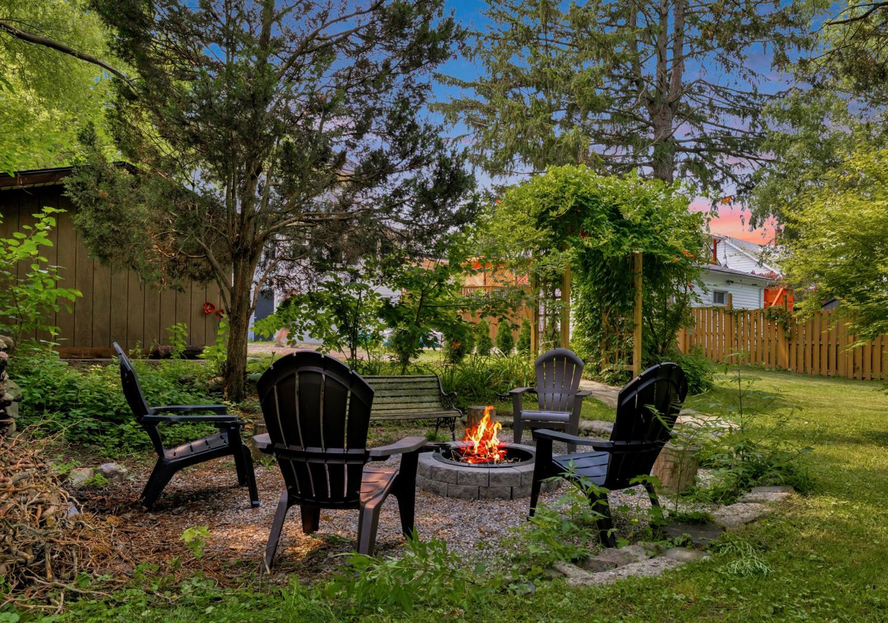 Cozy Kingsville Country Home Guest House