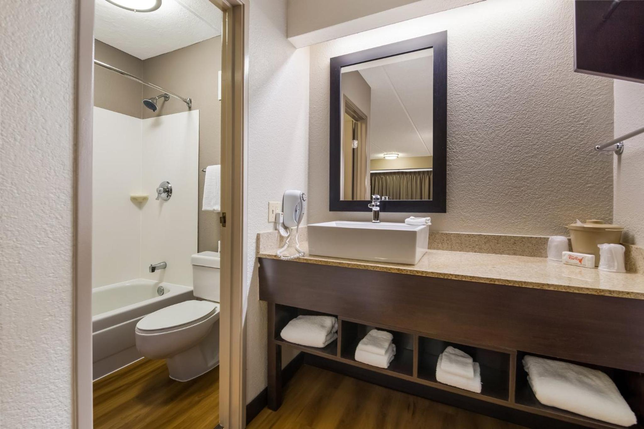 Red Roof Inn PLUS Nashville Airport - Property Image 16