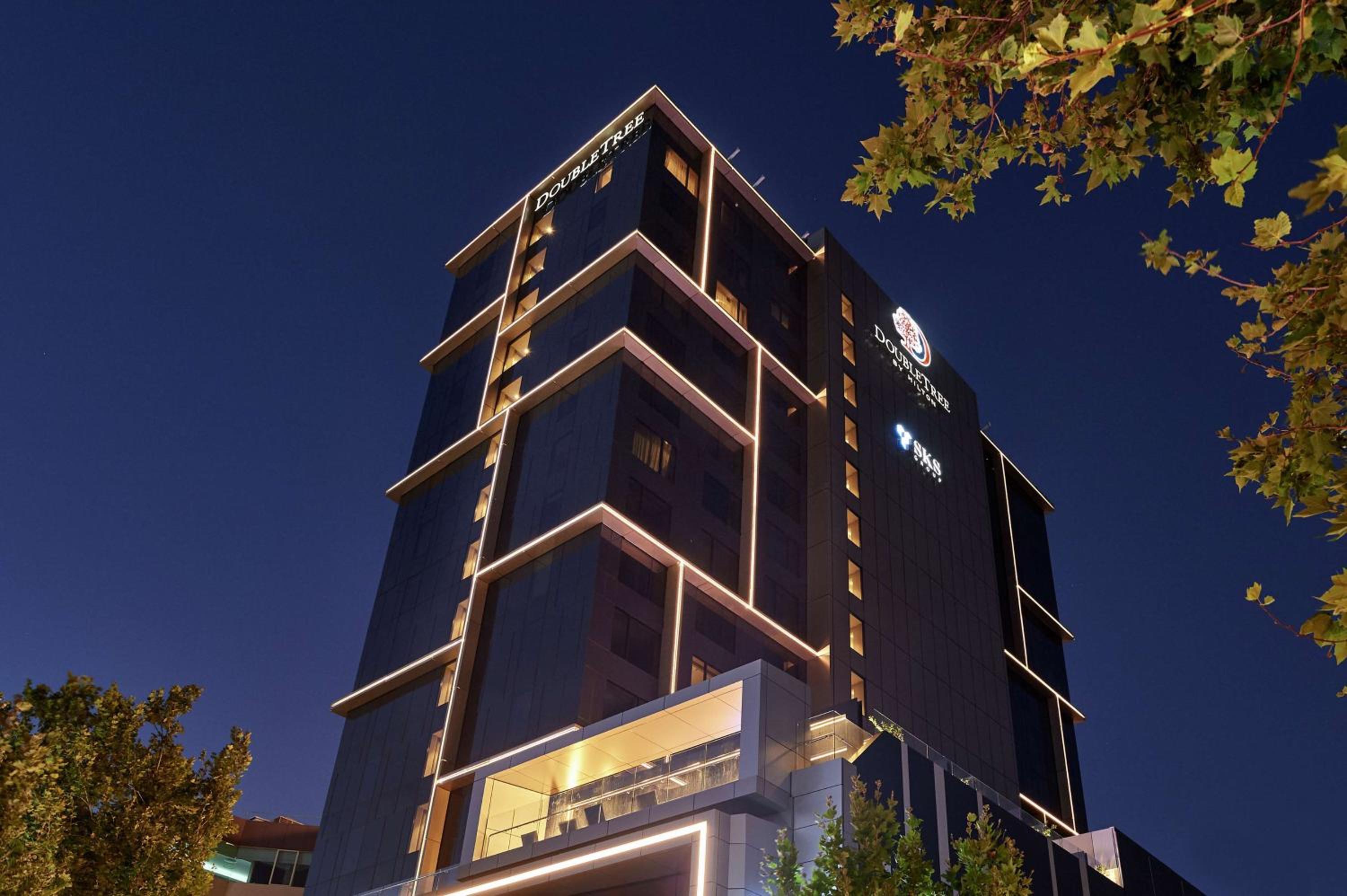 Hotel Doubletree By Hilton Perth Northbridge - Image 1