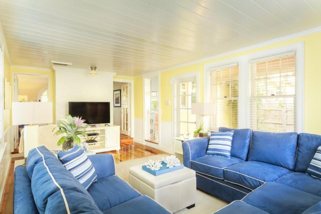 Casa Paradiso - A Sun Drenched Escape with Poolside Cabana Charm