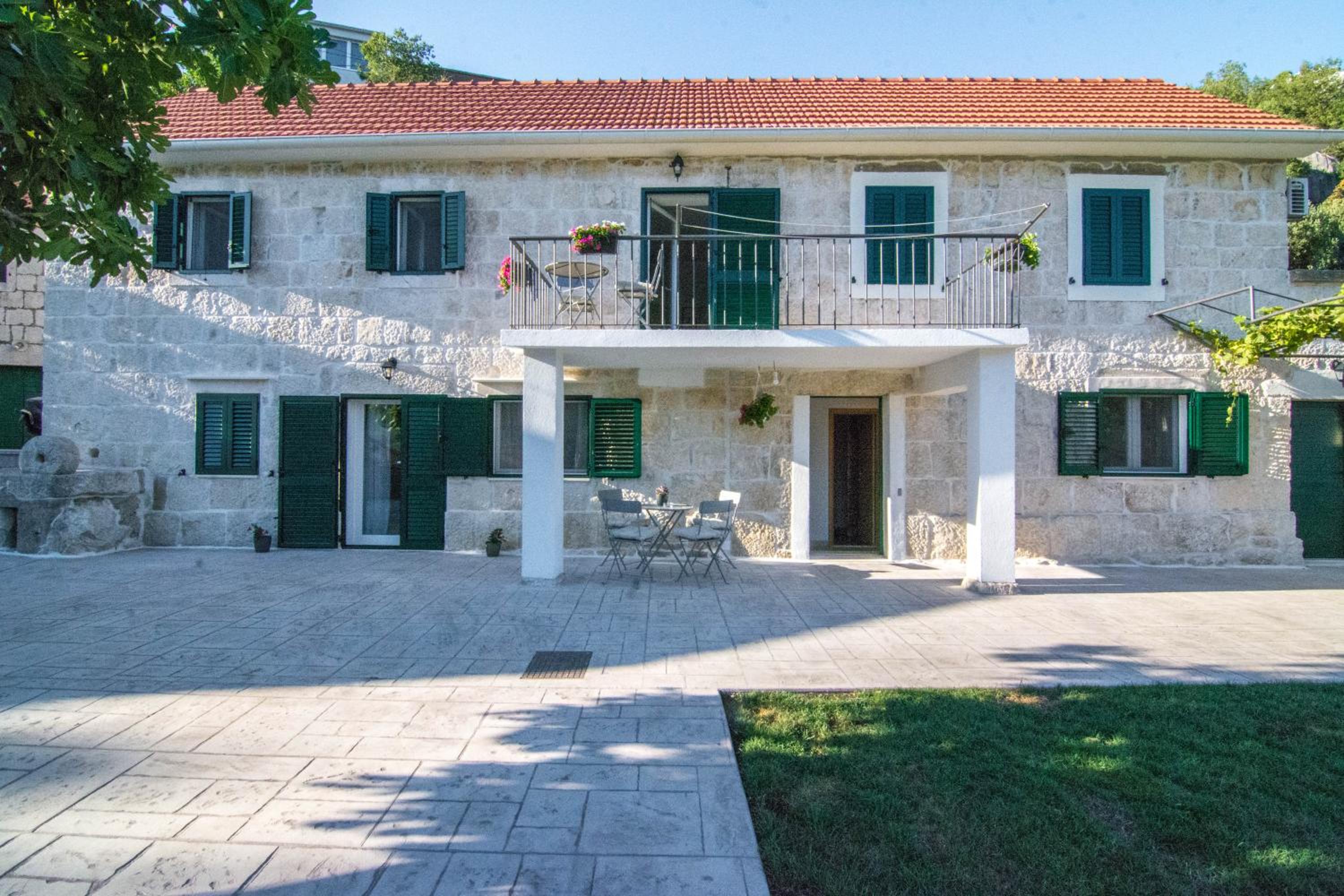 Hotel Stone house with pool Ljubica - Image 1