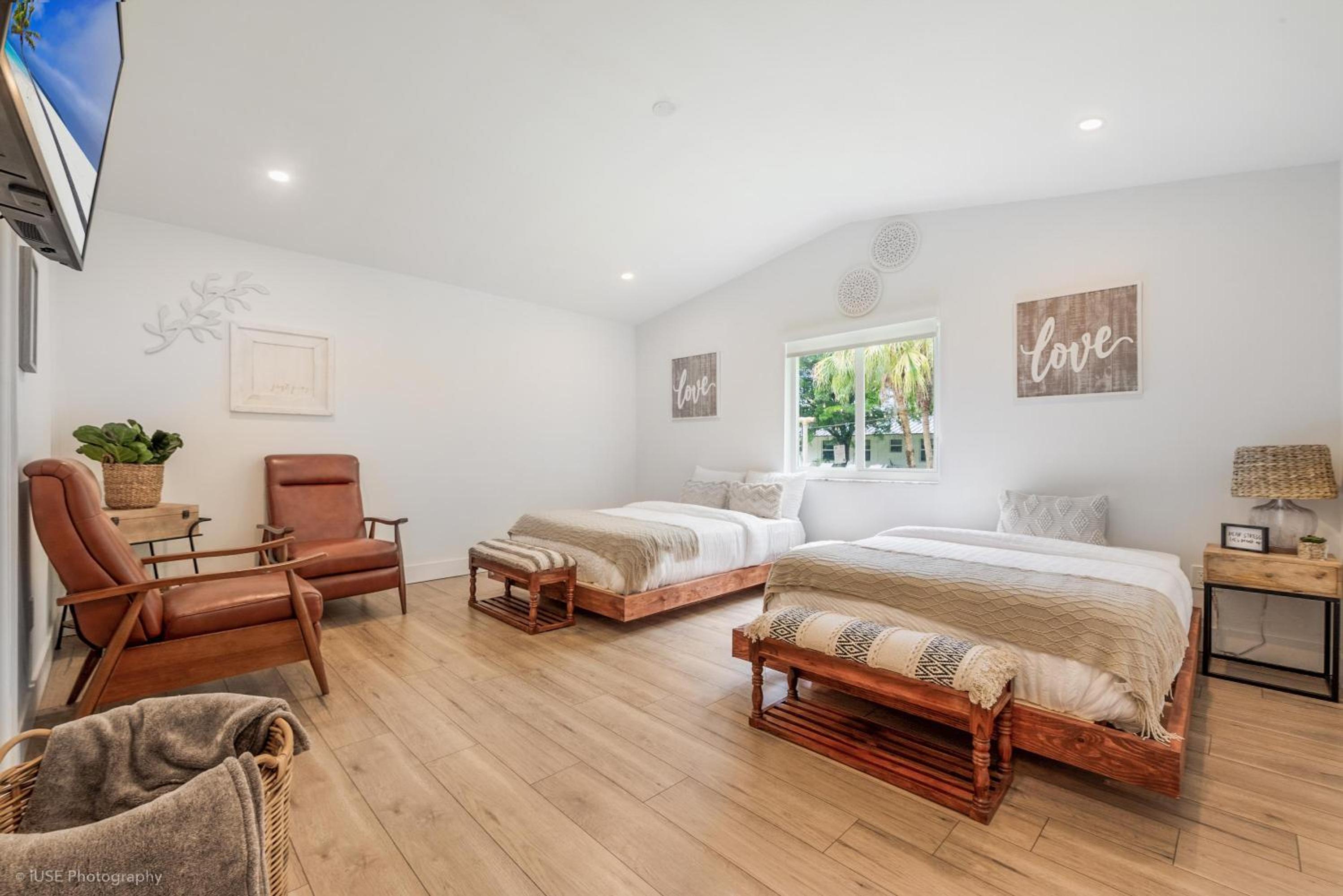 Luxe Retreat with Private Beach & Pool Paradise L53