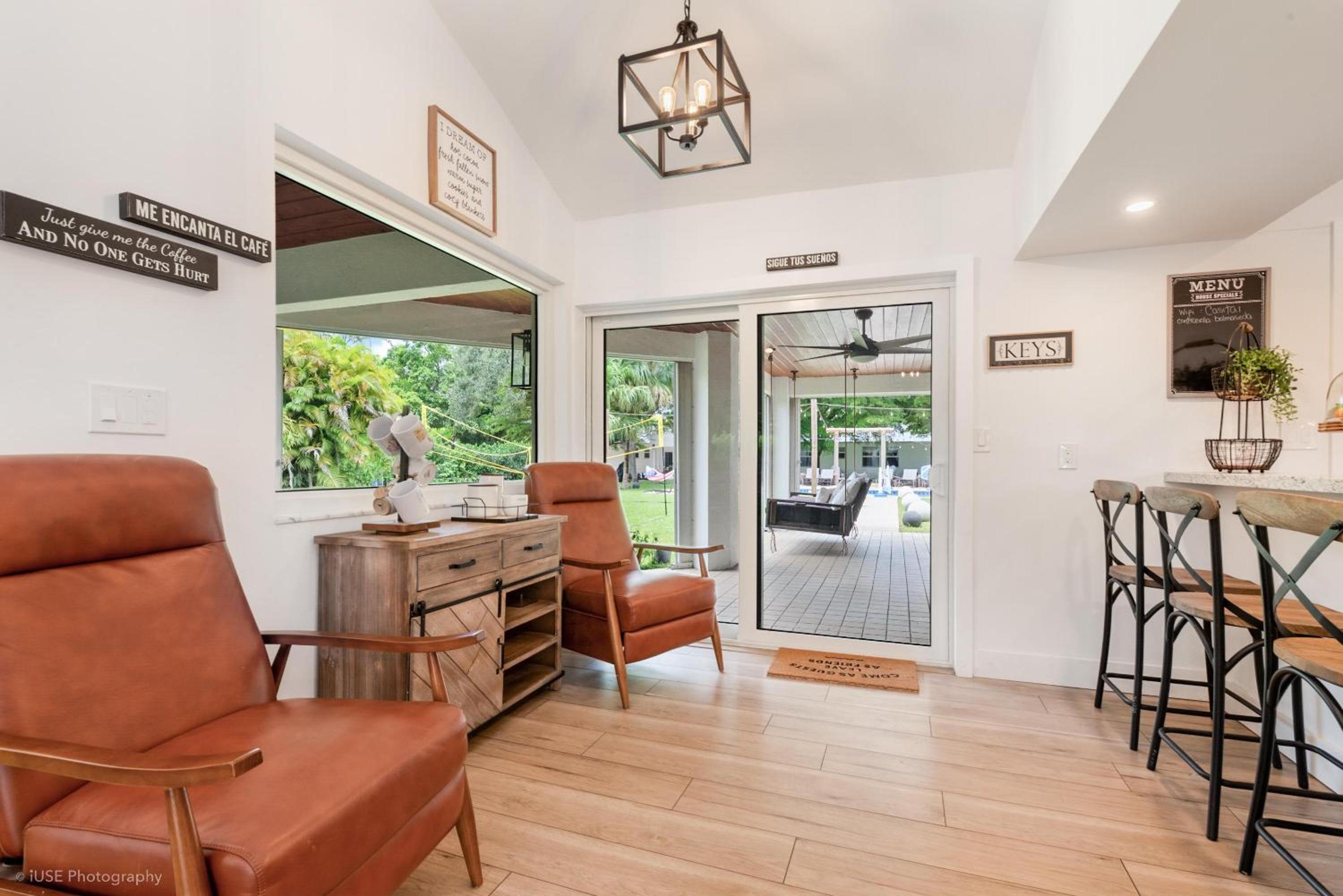 Luxe Retreat with Private Beach & Pool Paradise L53