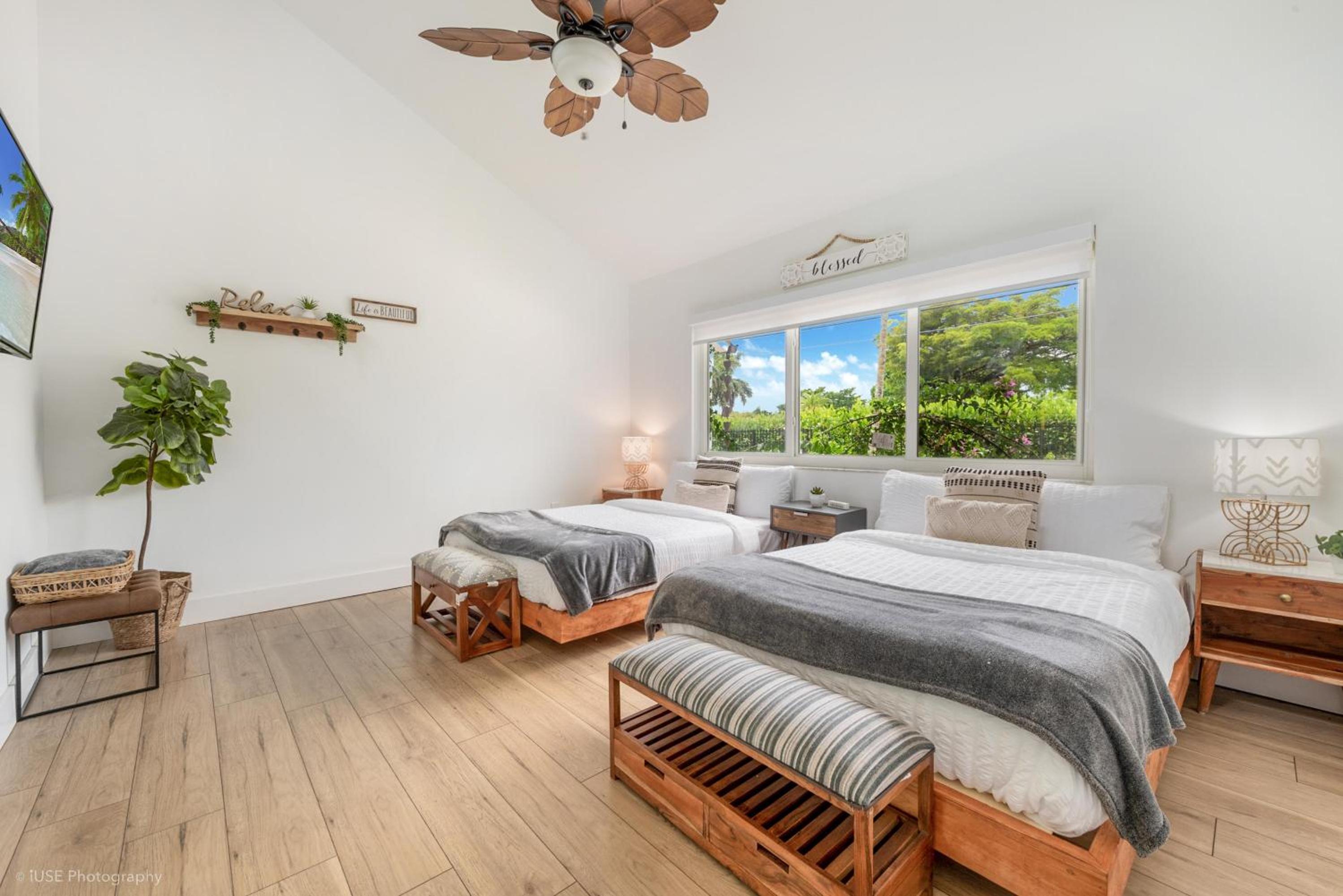 Luxe Retreat with Private Beach & Pool Paradise L53