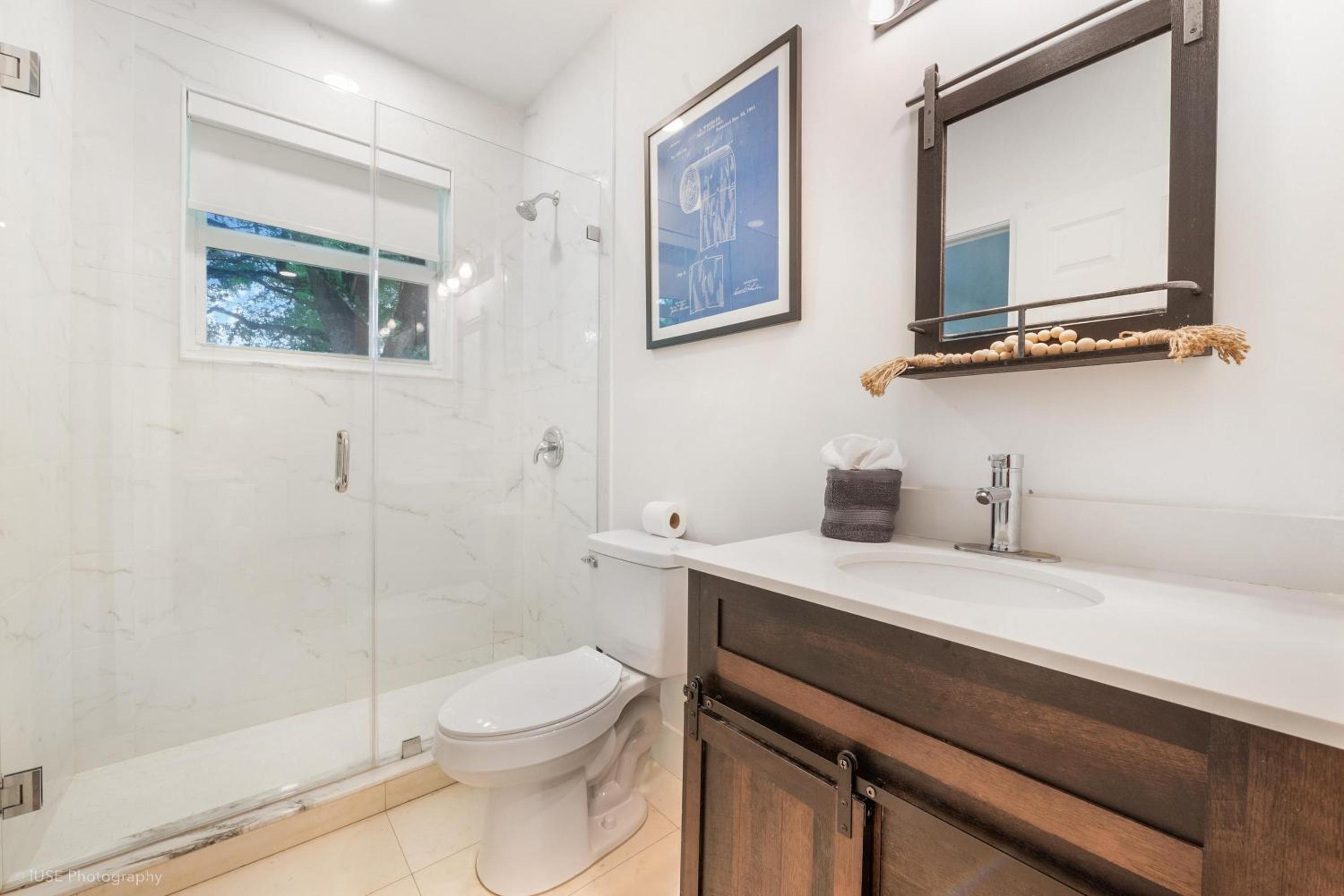 Luxe Retreat with Private Beach & Pool Paradise L53