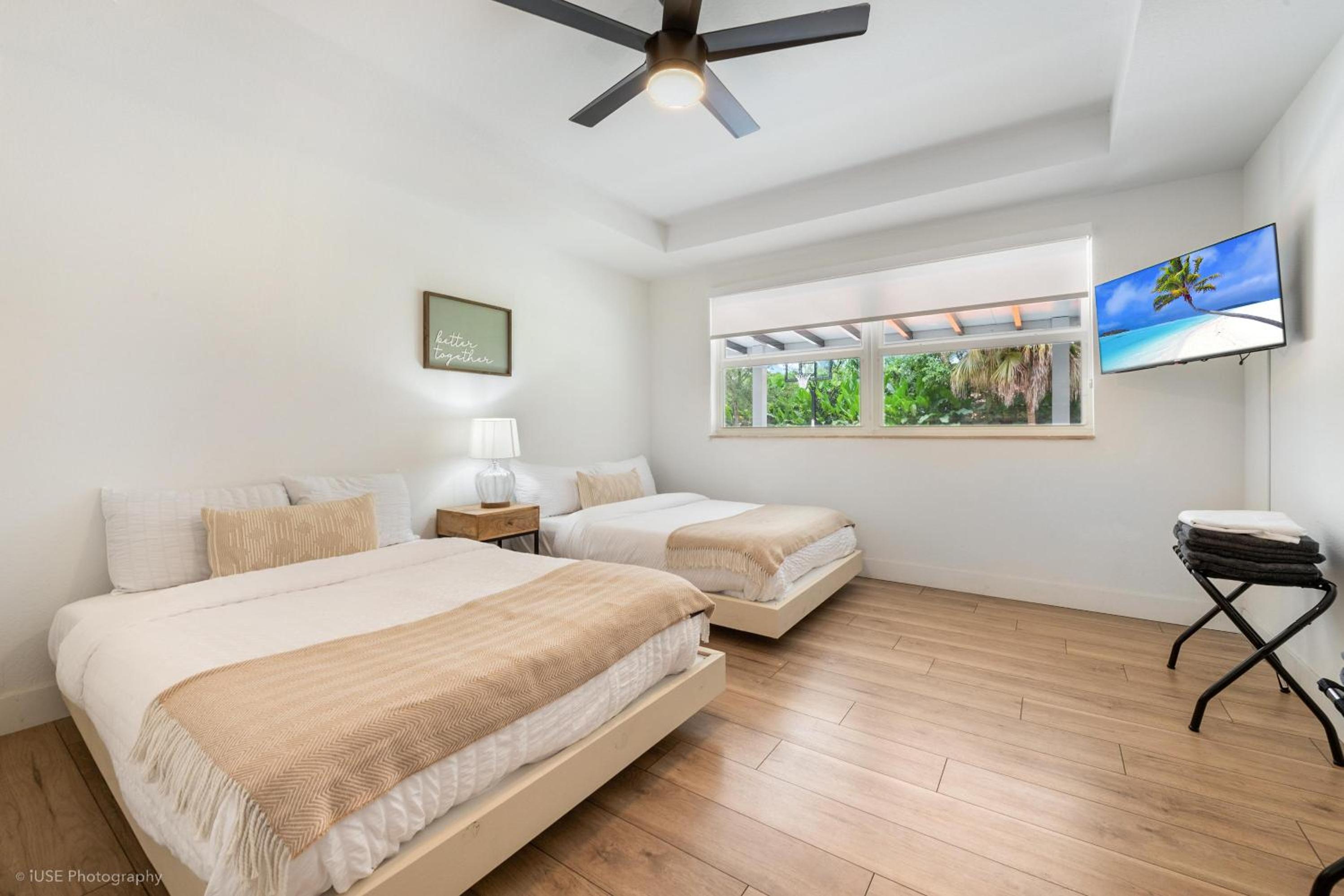 Luxe Retreat with Private Beach & Pool Paradise L53