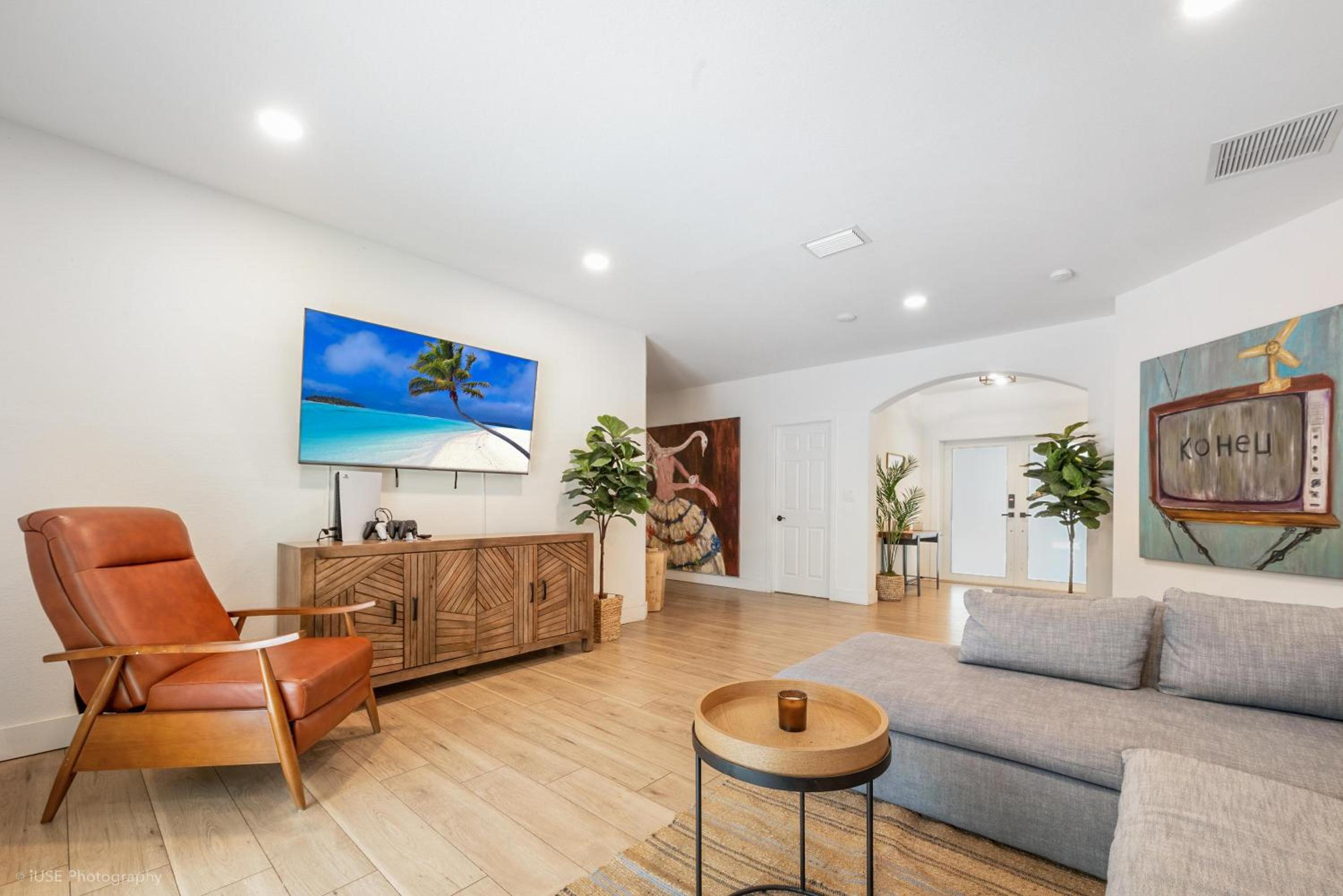 Luxe Retreat with Private Beach & Pool Paradise L53