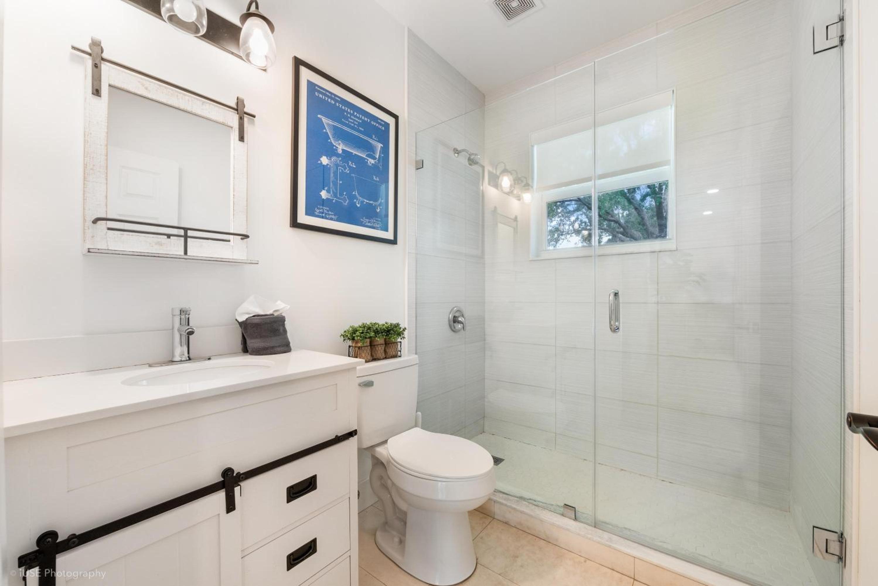 Luxe Retreat with Private Beach & Pool Paradise L53